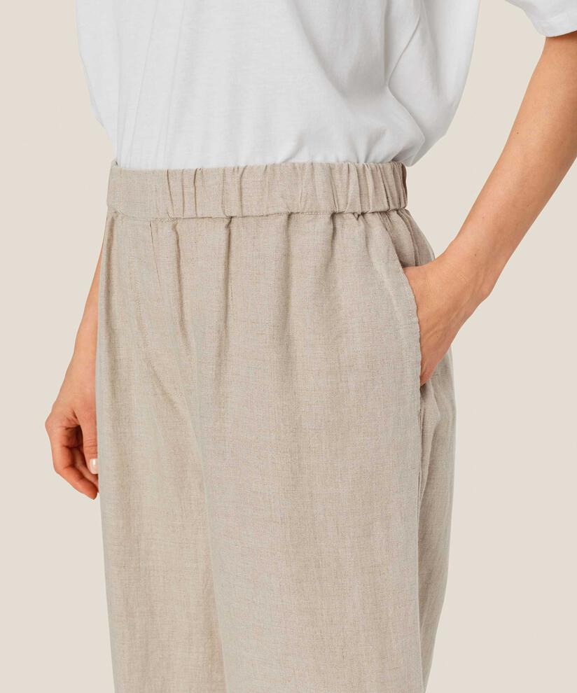 Parini Bukser, Natural