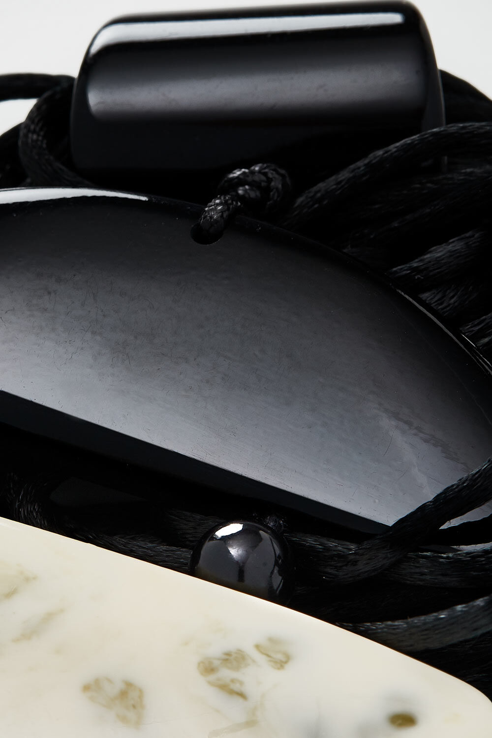 Rakel Halsk&aelig;de, Black