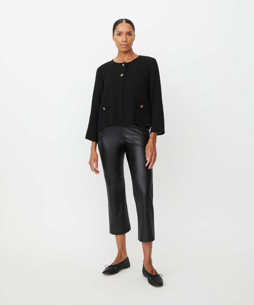 Julithra Jakke, Black