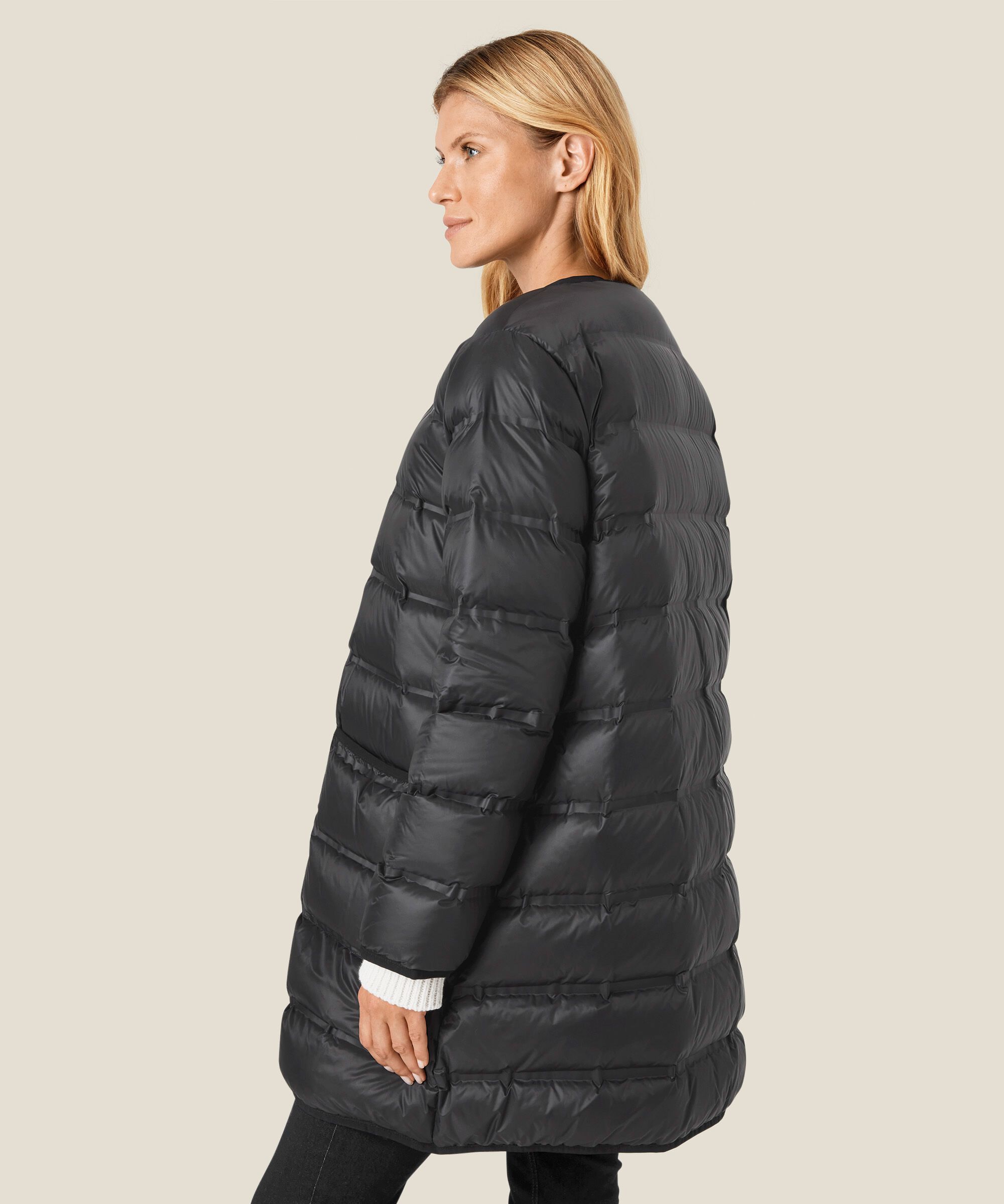 Tuvani dun frakke, Black