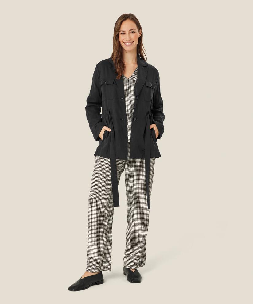 Julietna Jakke, Black