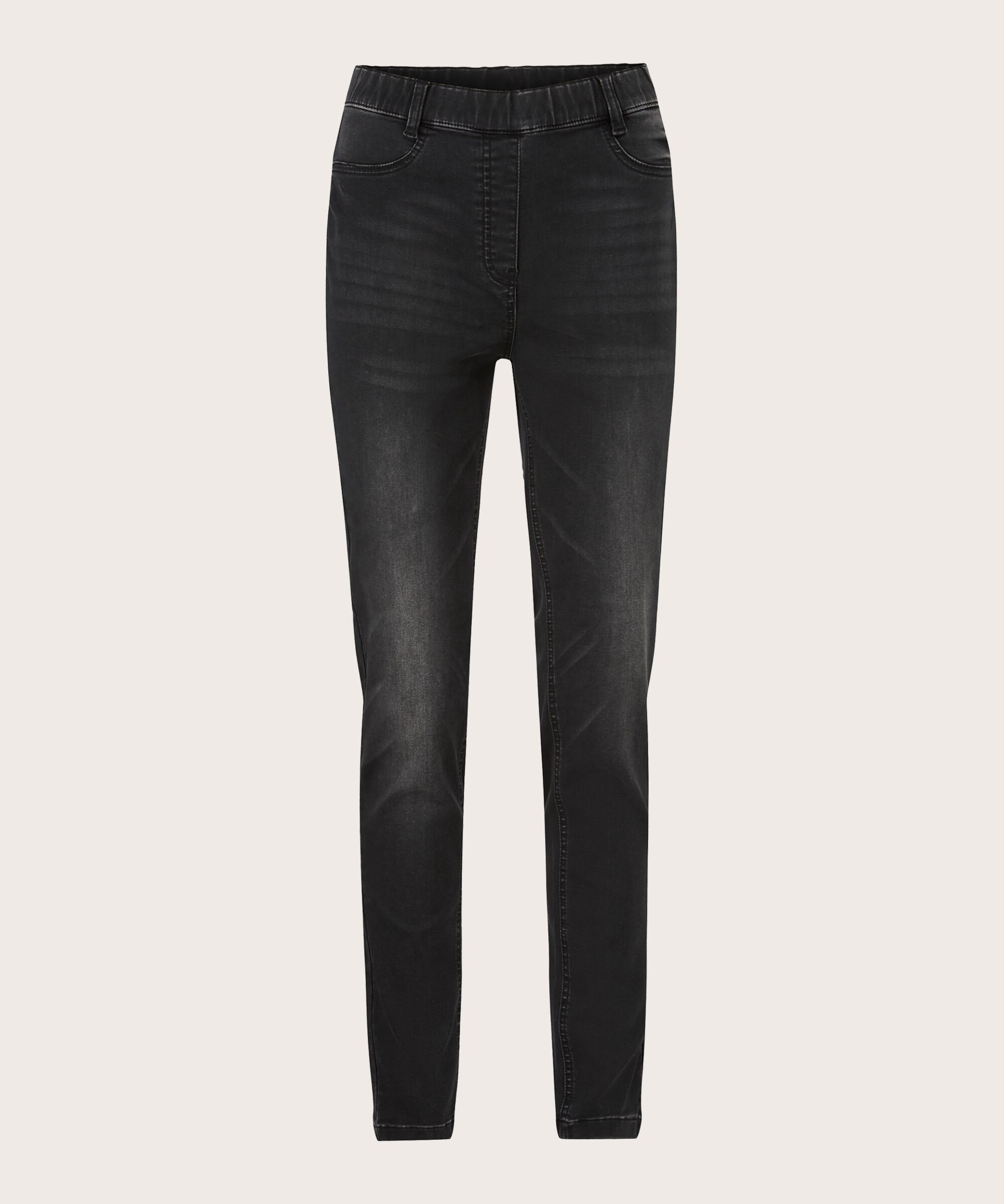 Papia Bukser, Black