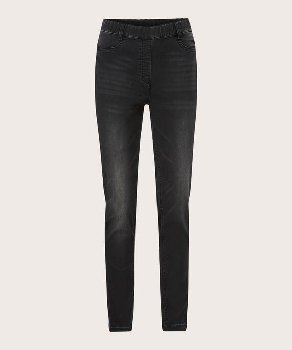 Papia Bukser, Black