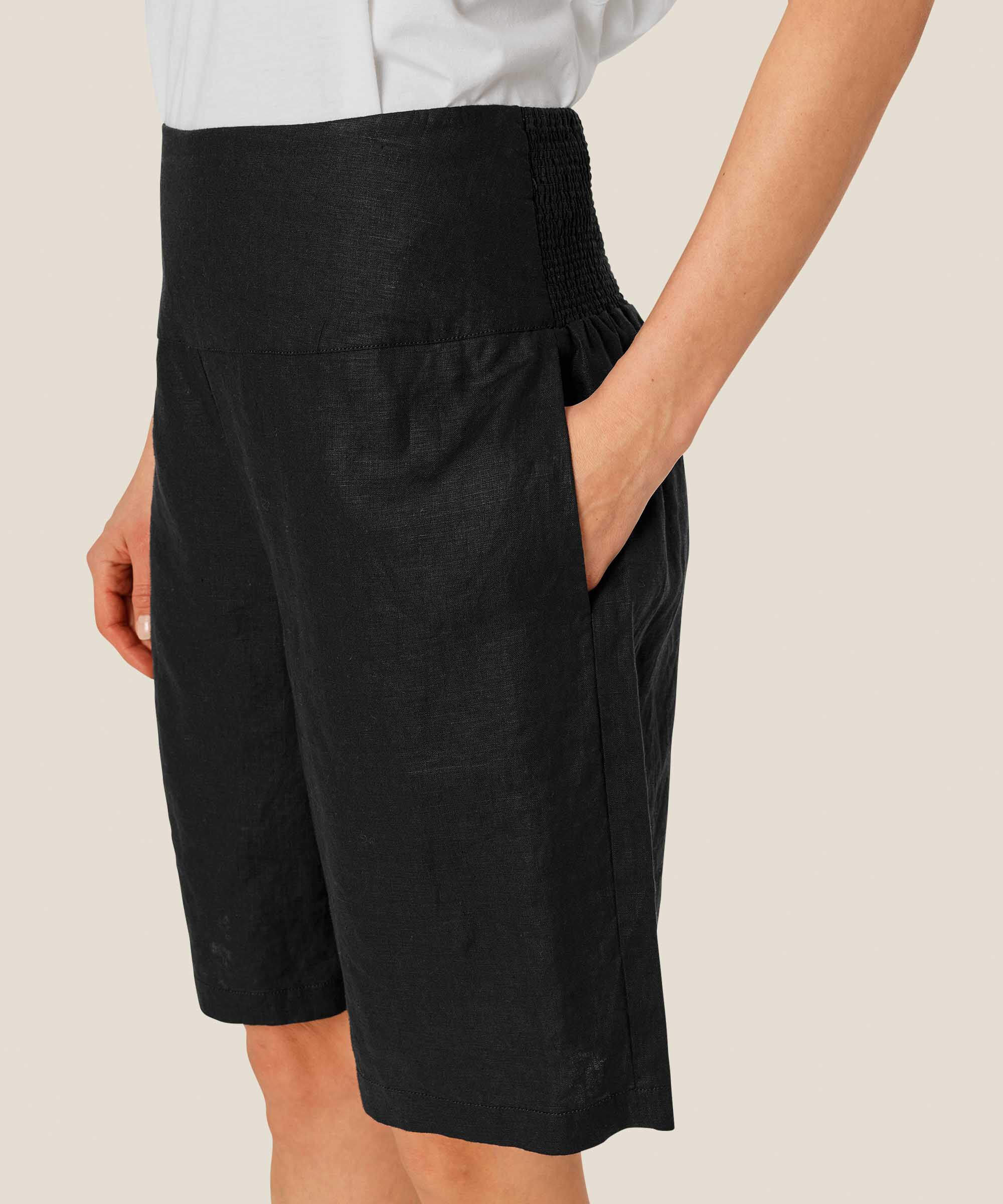 Pinja Shorts, Black