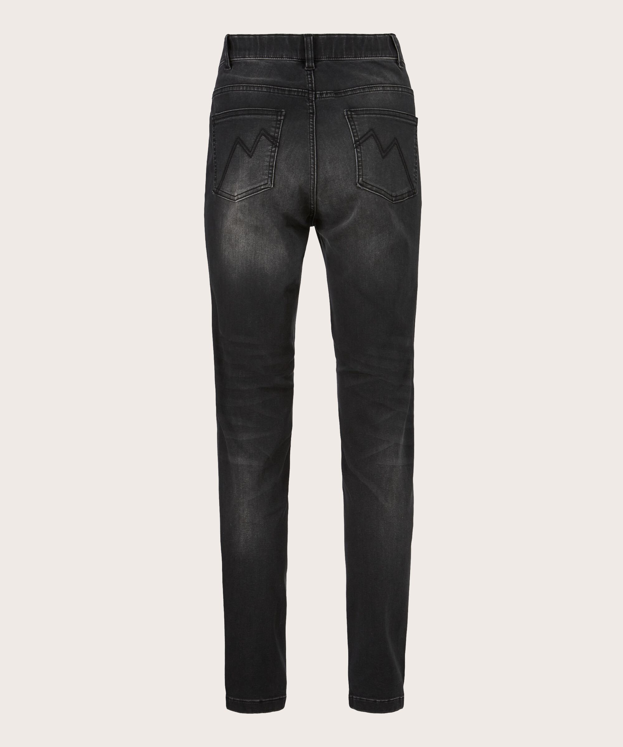 Papia Bukser, Black