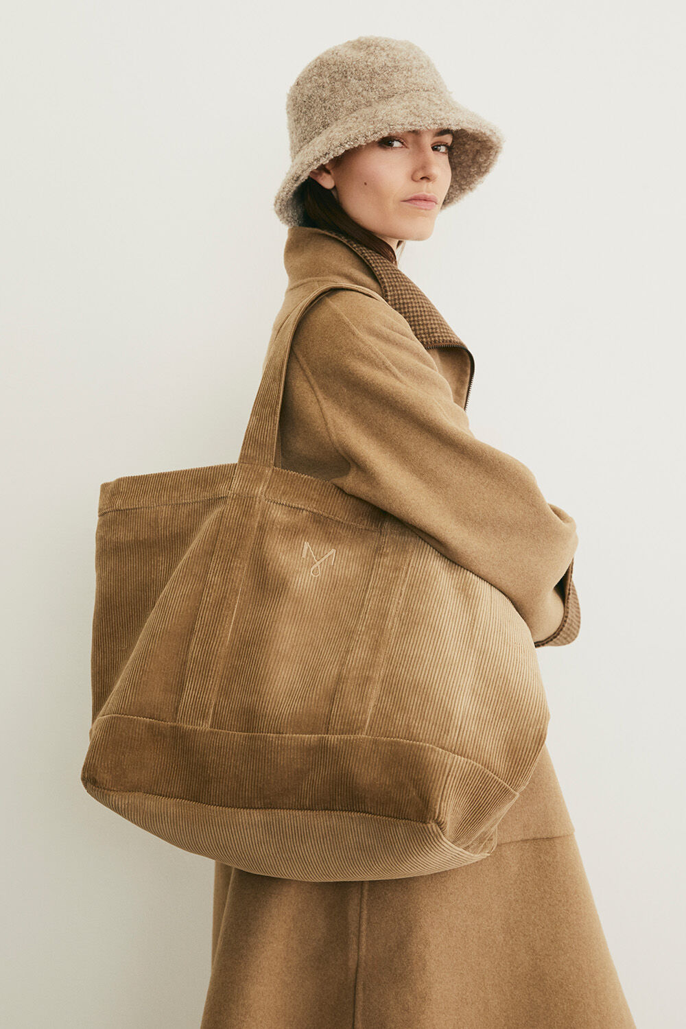 Tylixia uldfrakke - Petrified Oak, Ralina Uld Hat - Plaza Taupe, Roya Taske - Petrified Oak
