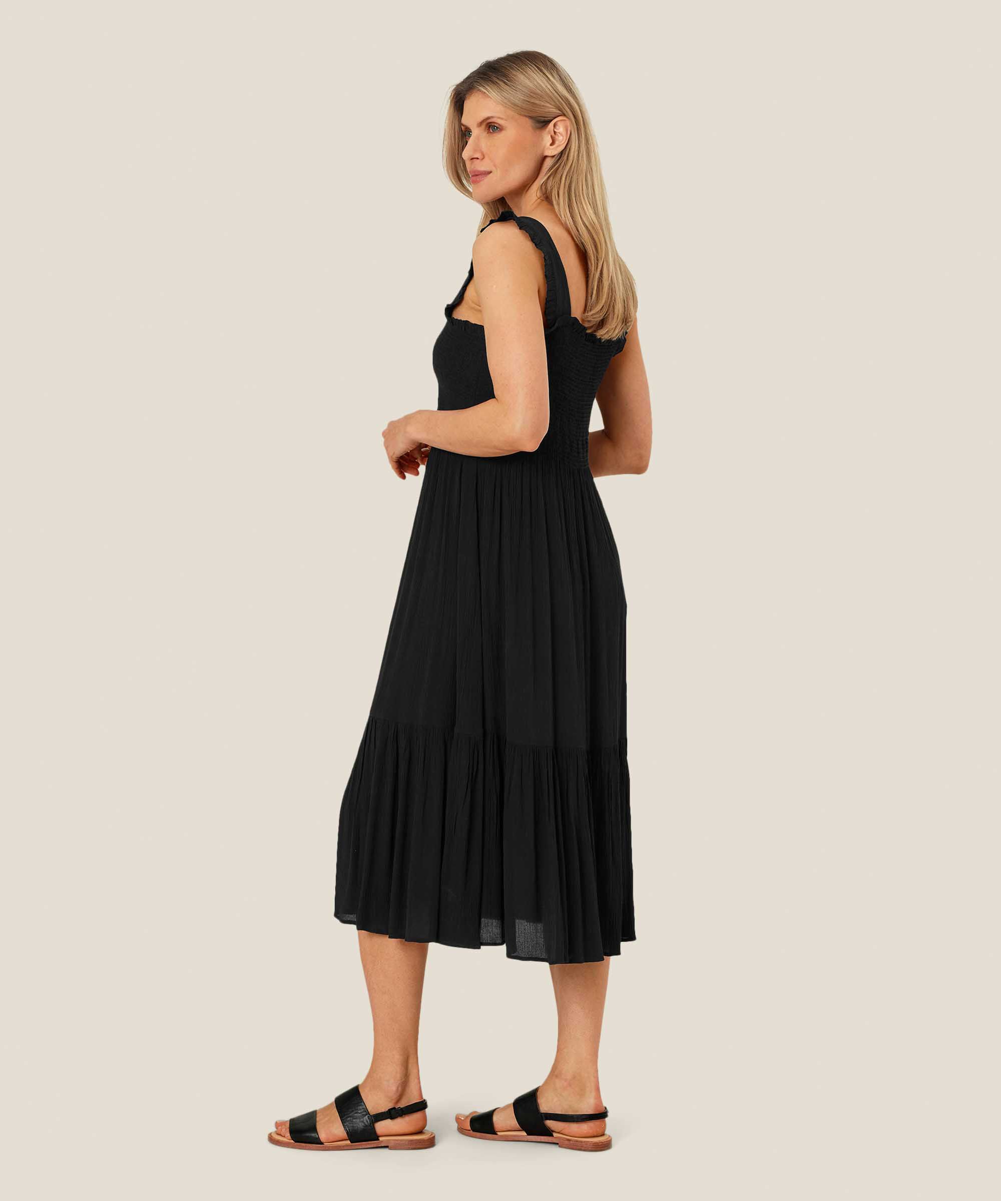 Orie Kjole, Black
