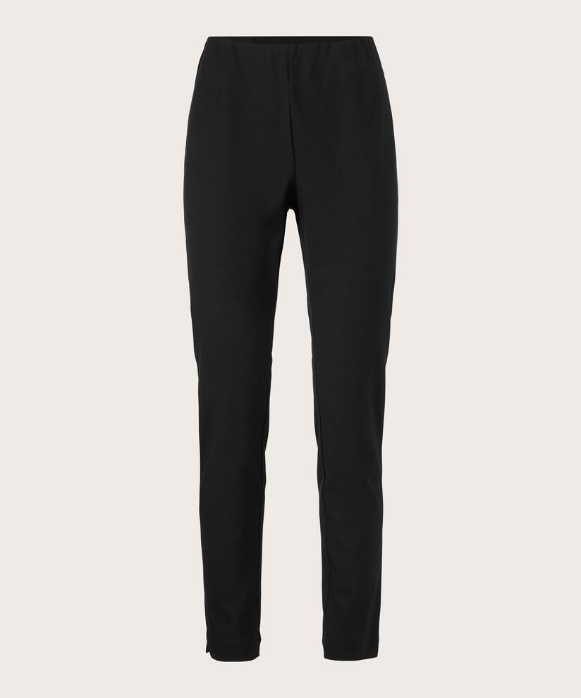 Poppy Bukser, Black