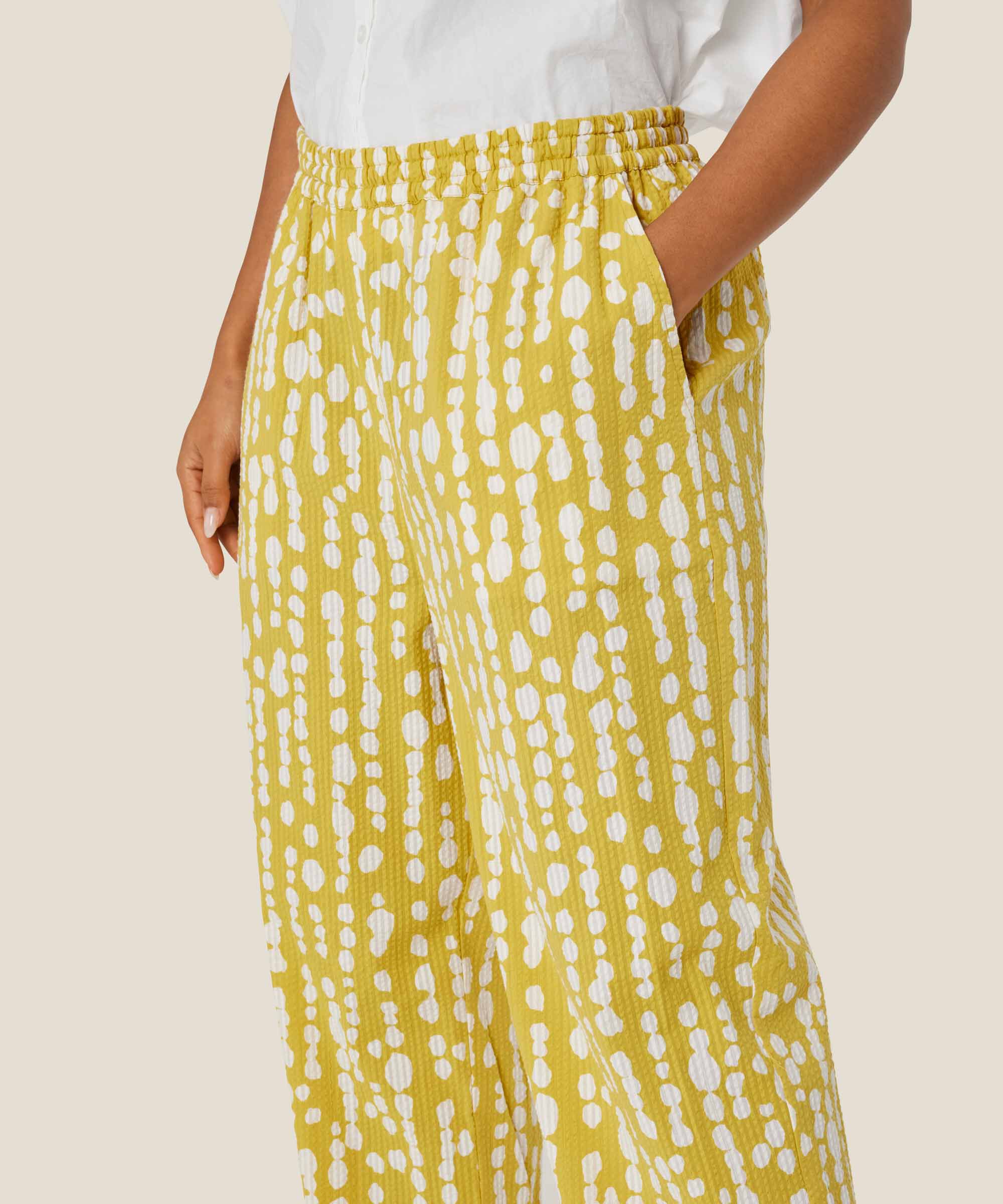Pata Bukser, Oil Yellow