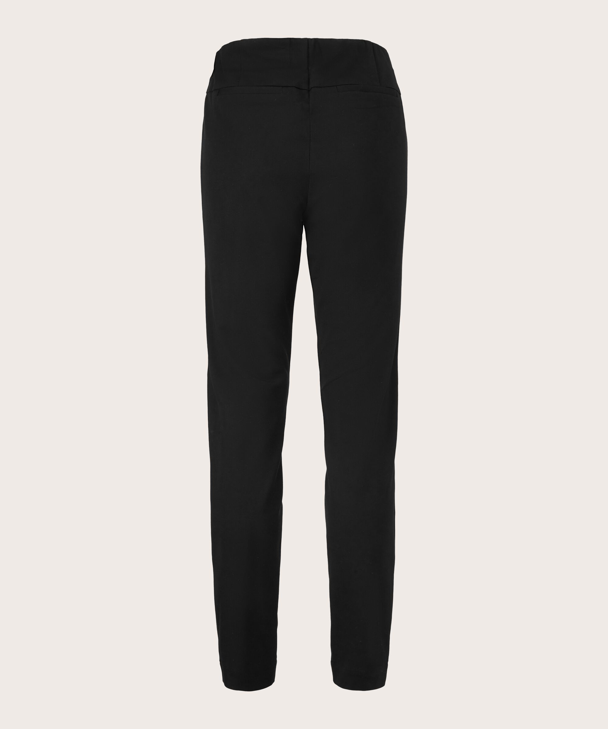Poppy Bukser, Black