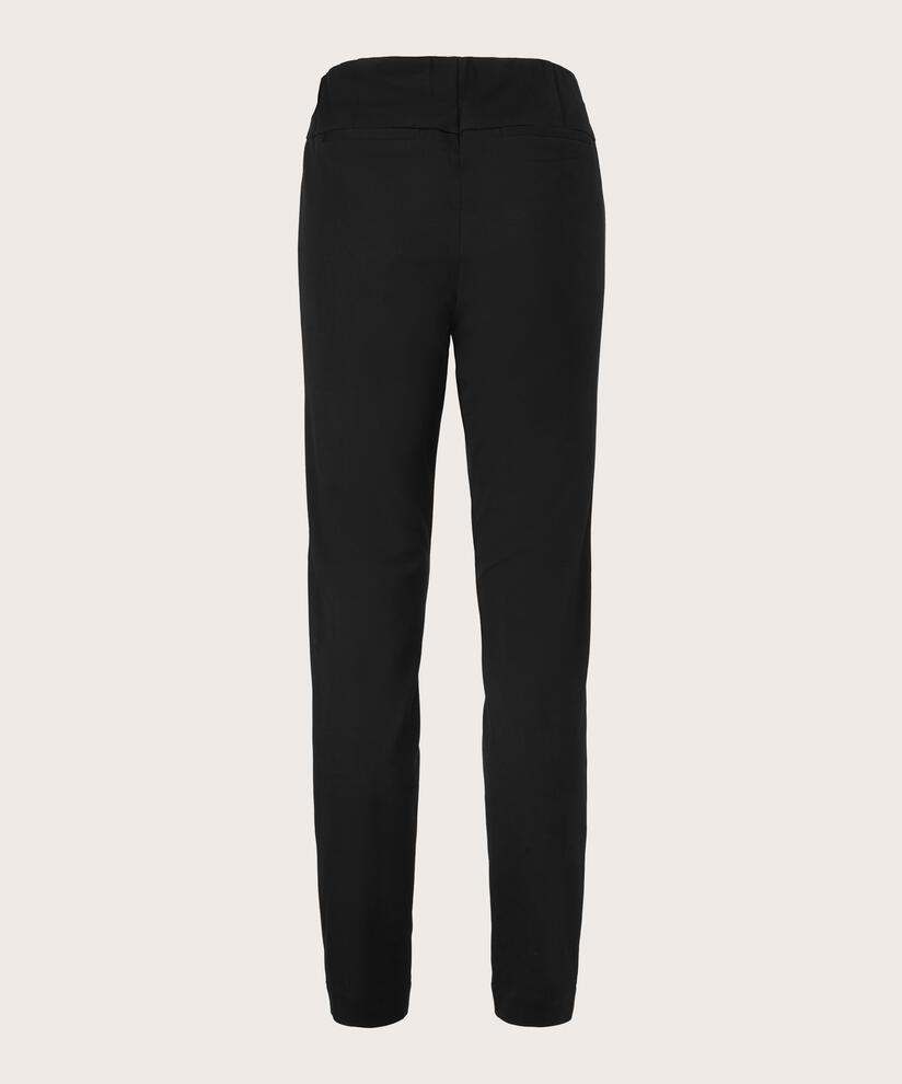 Poppy Bukser, Black