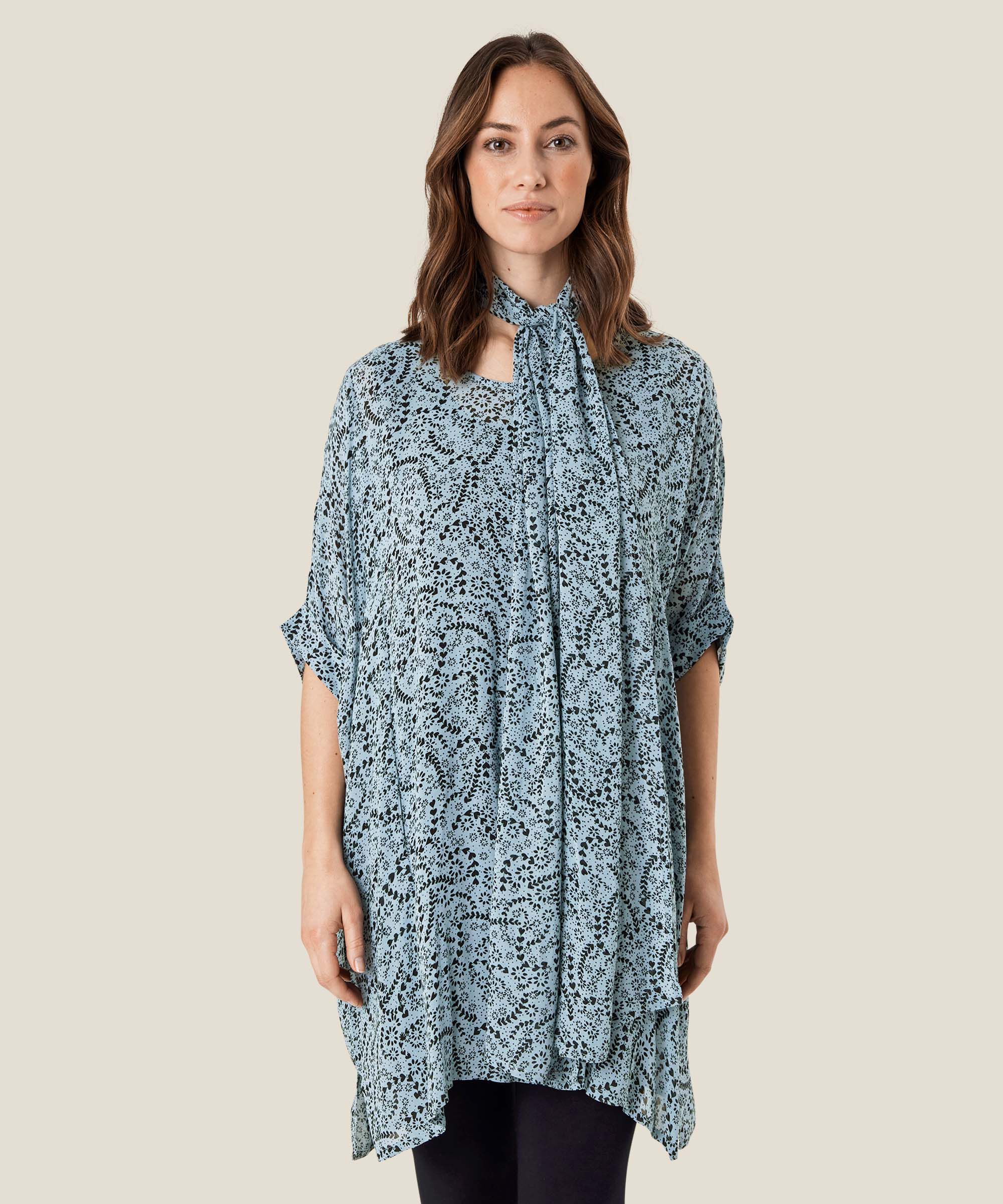 Along Tørklæde, Ashley Blue