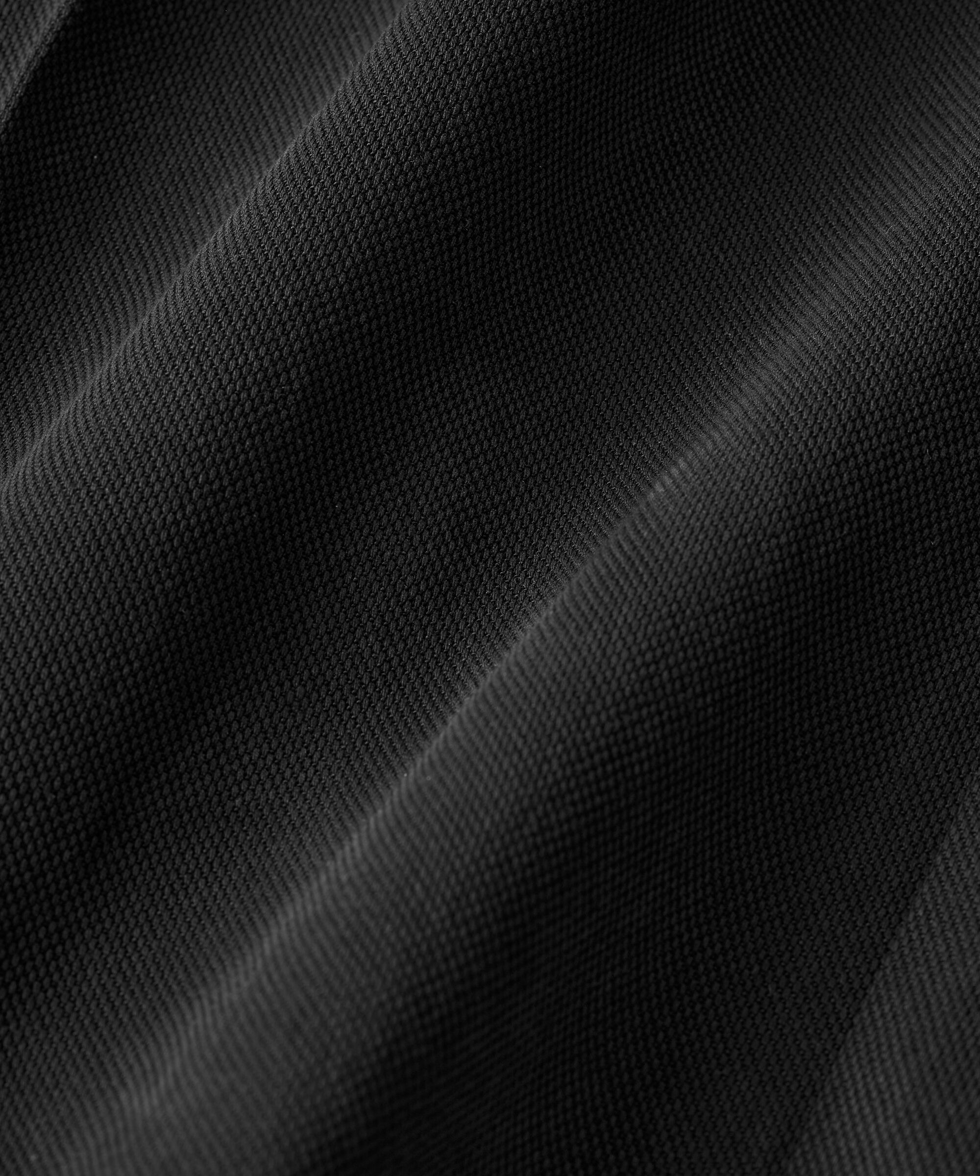 Pippie Bukser, Black