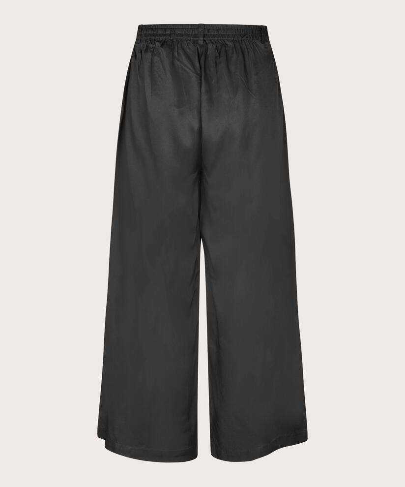 Perinus Bukser, Black