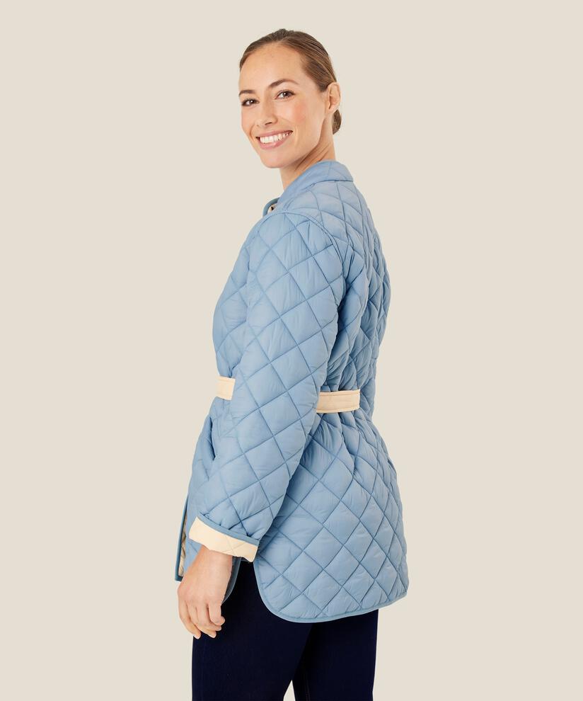 Talla Jakke, Ashley Blue