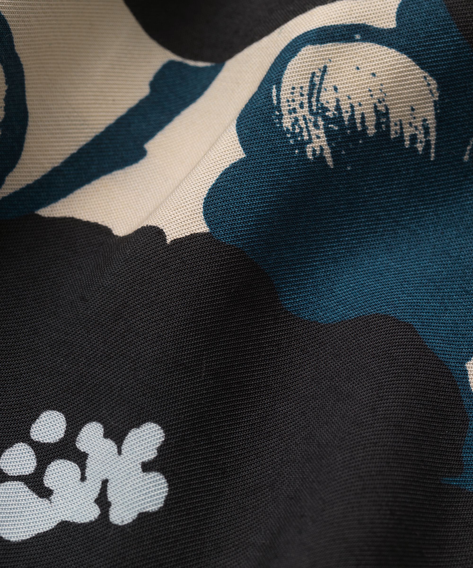 Nishan Kjole, Moonlit Ocean