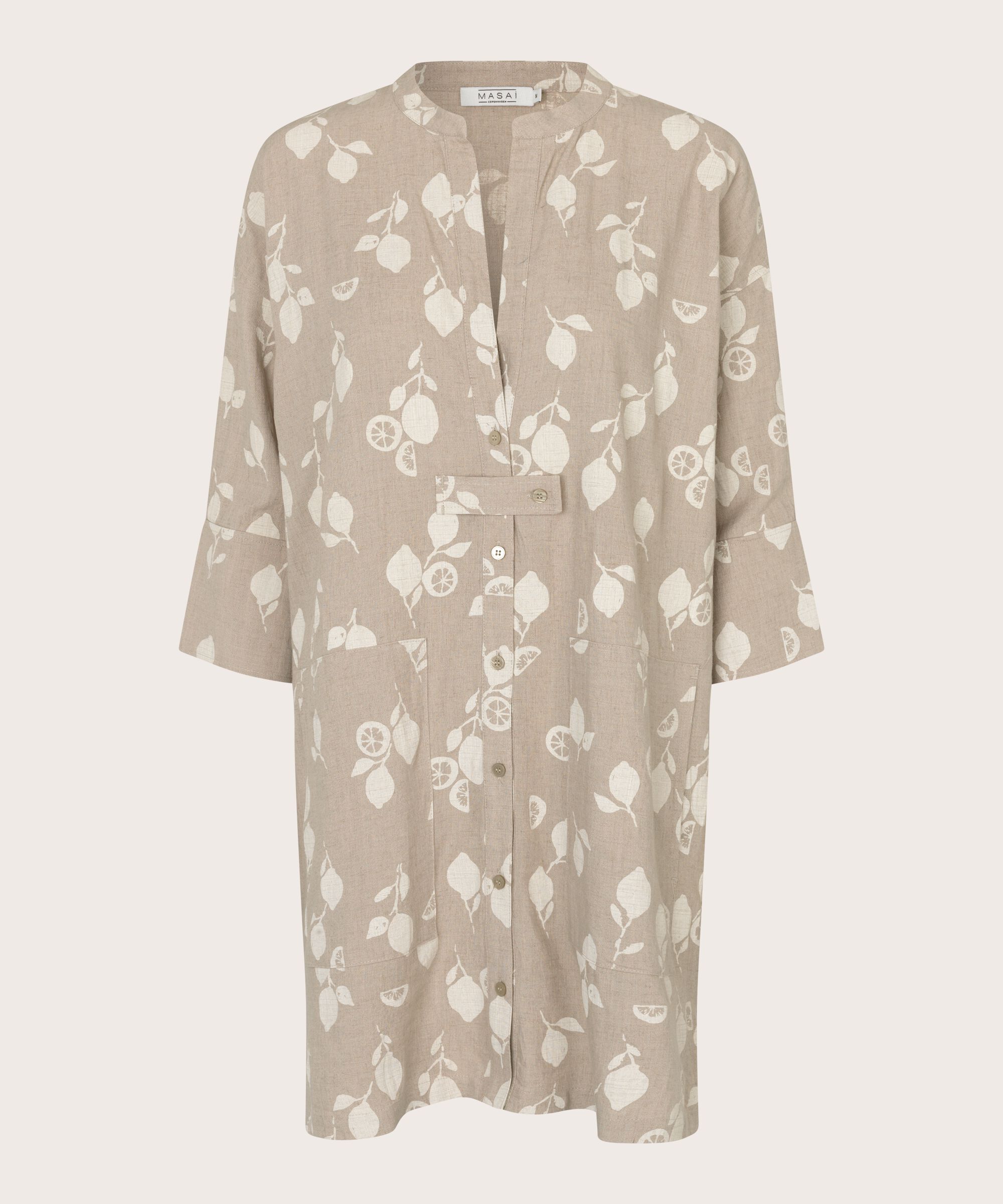 Genoveva Tunika, Natural