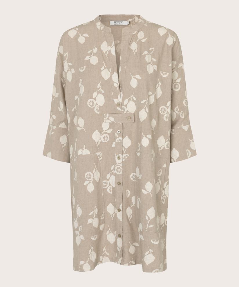 Genoveva Tunika, Natural