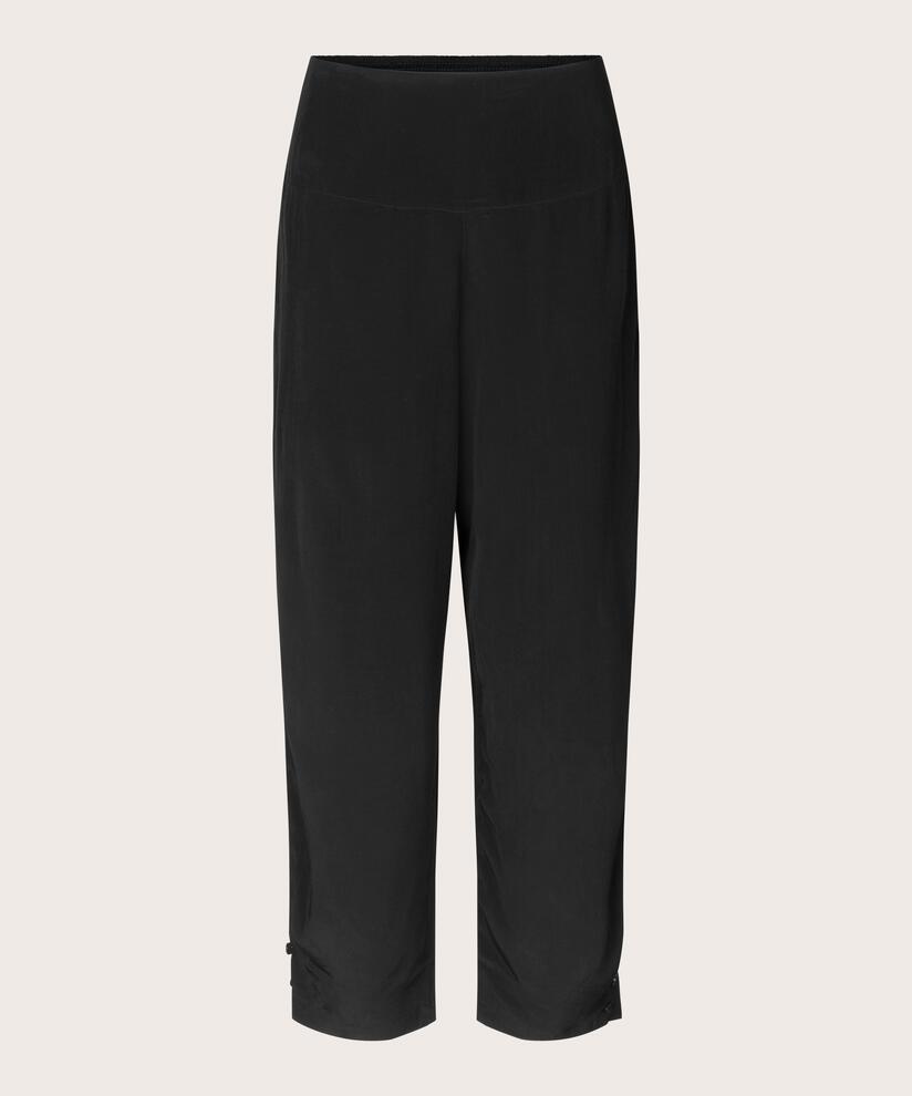 Penna Bukser, Black