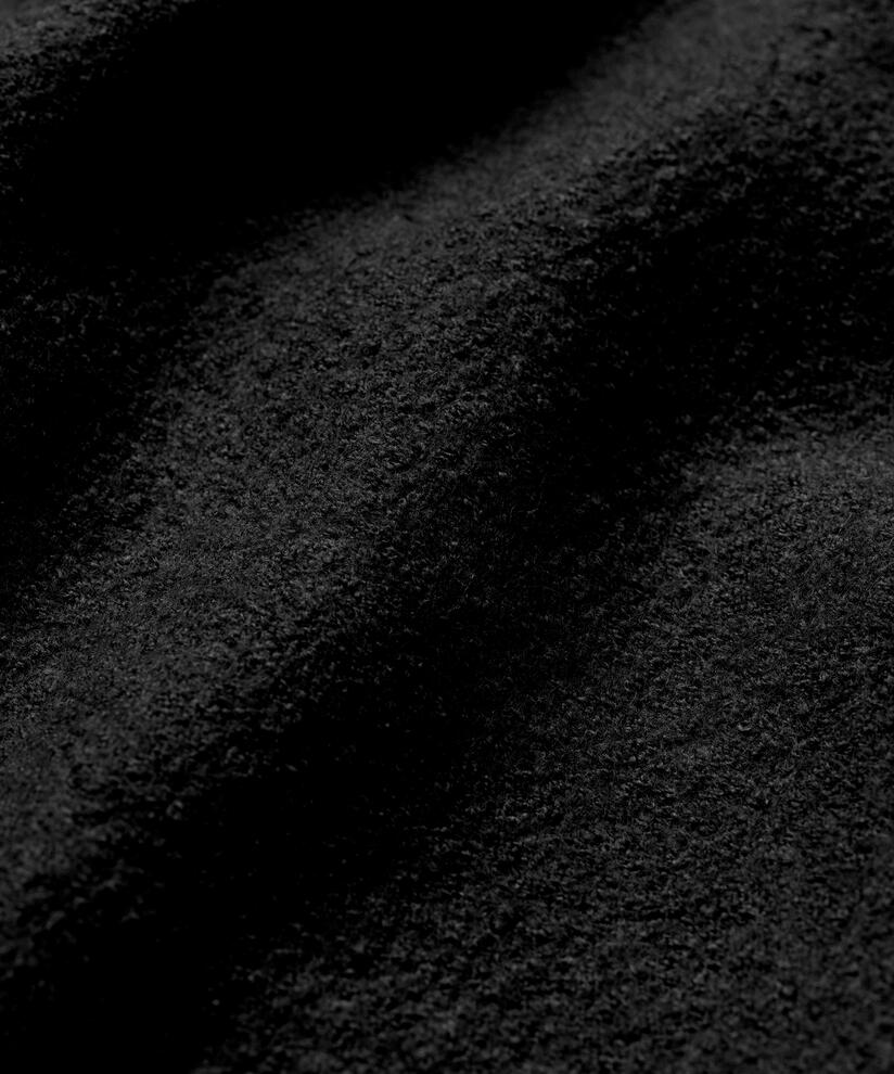 Tamsin Uldfrakke, Black