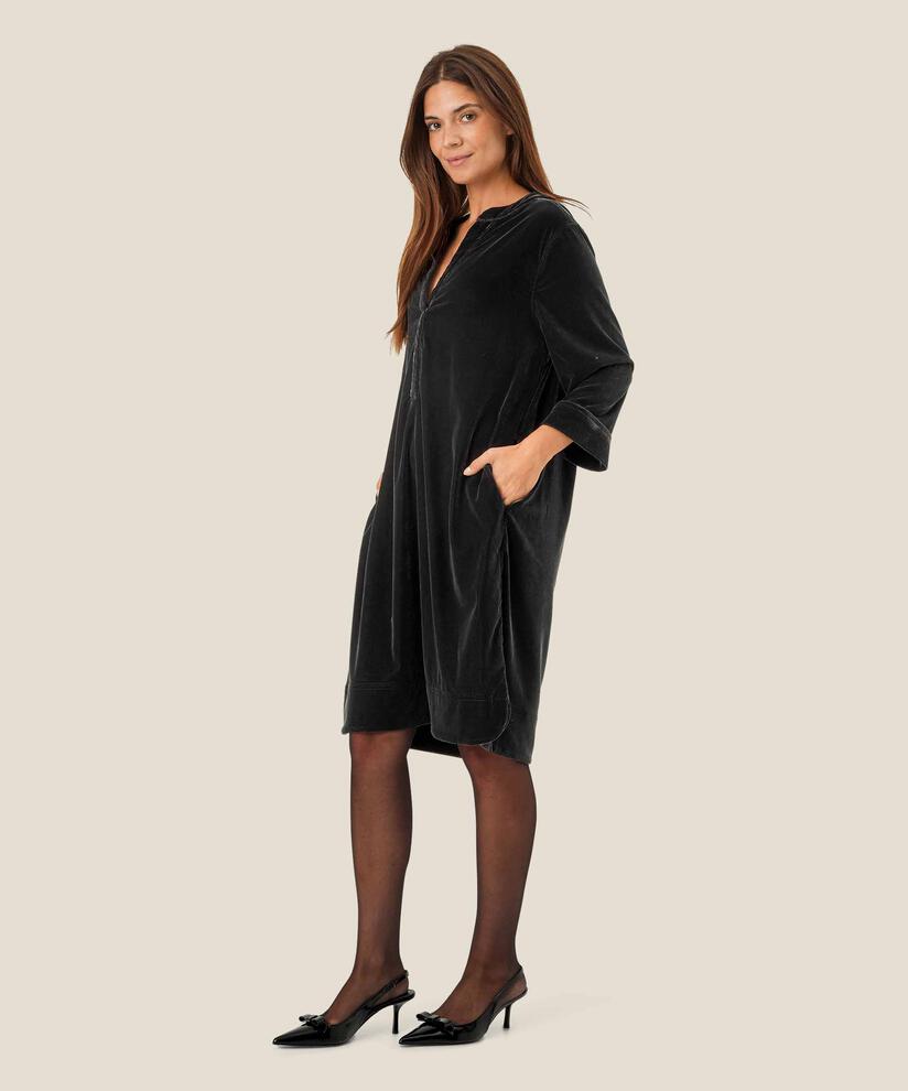 Nokolo Kjole, Black