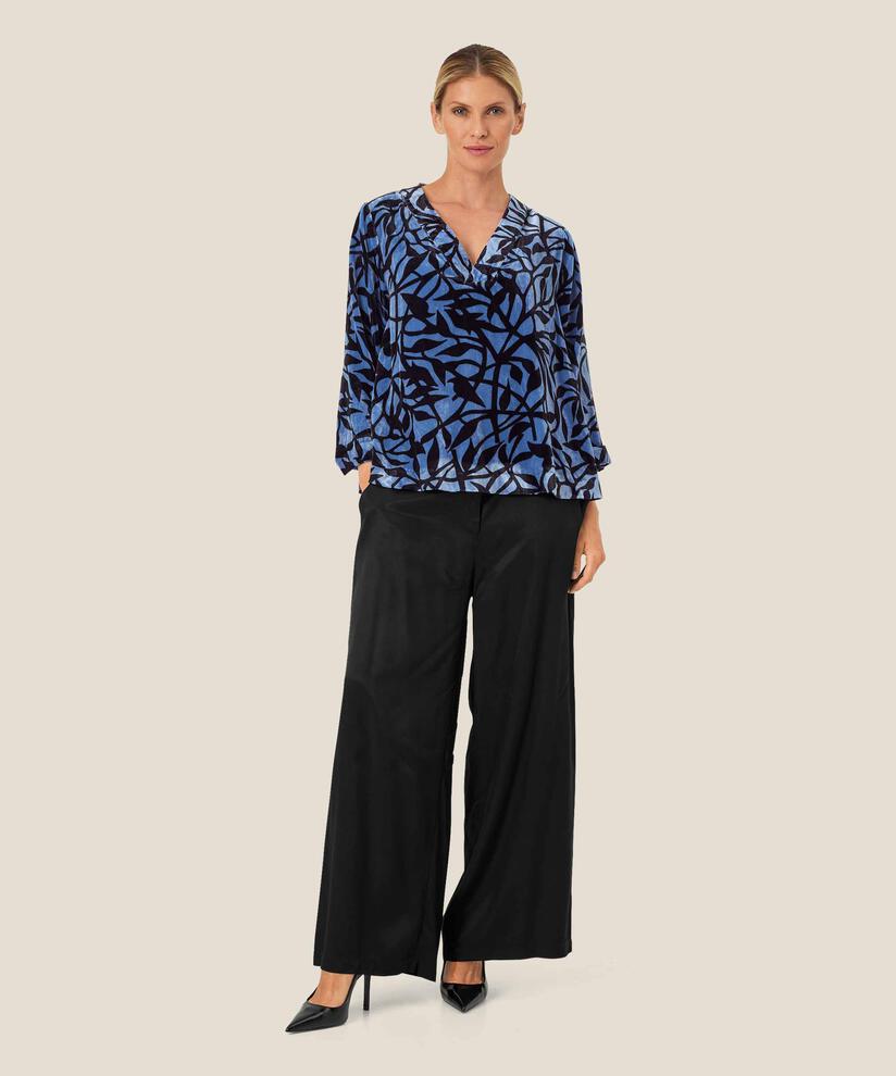 Perinus Bukser, Black