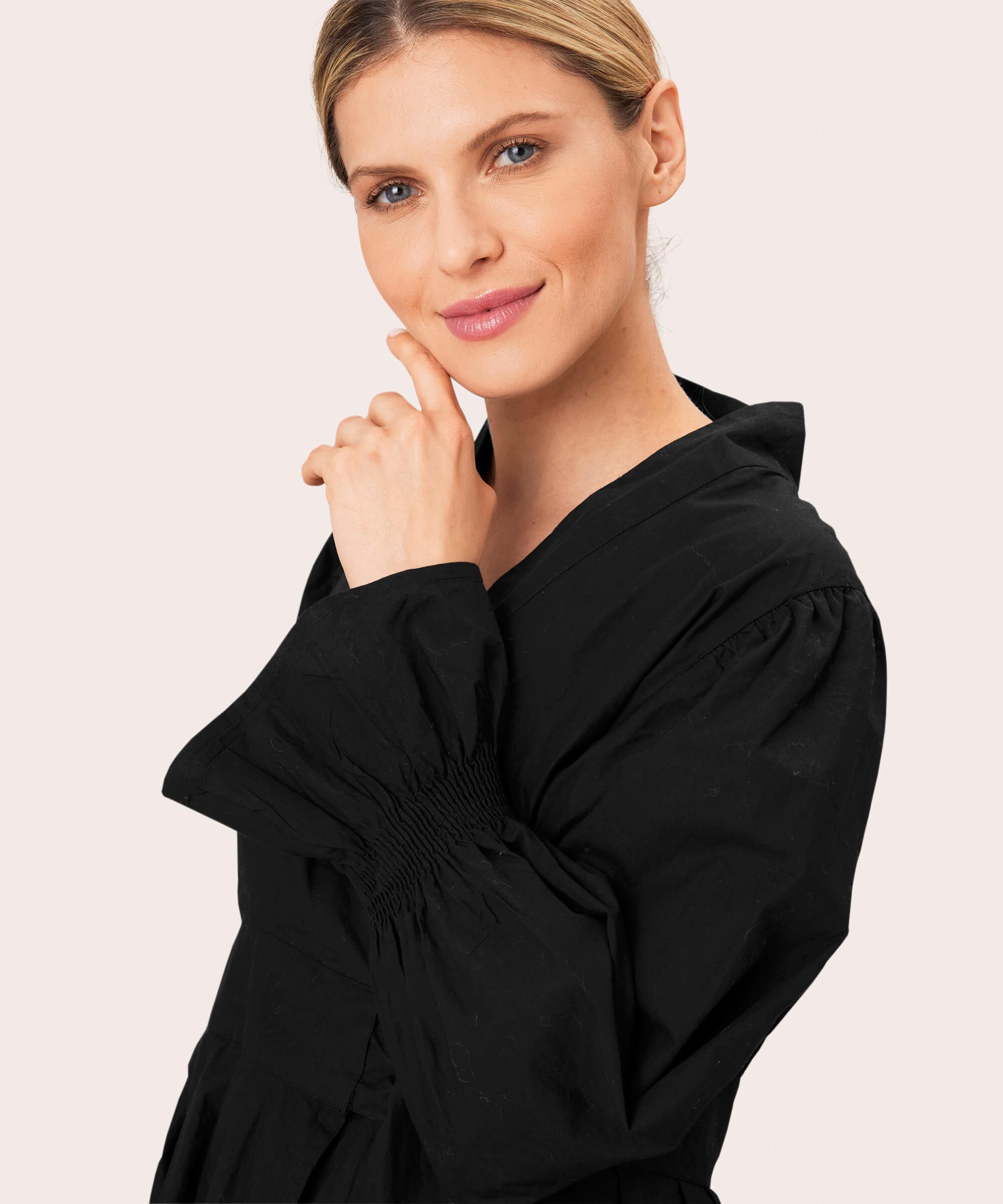 Julia Jakke, Black