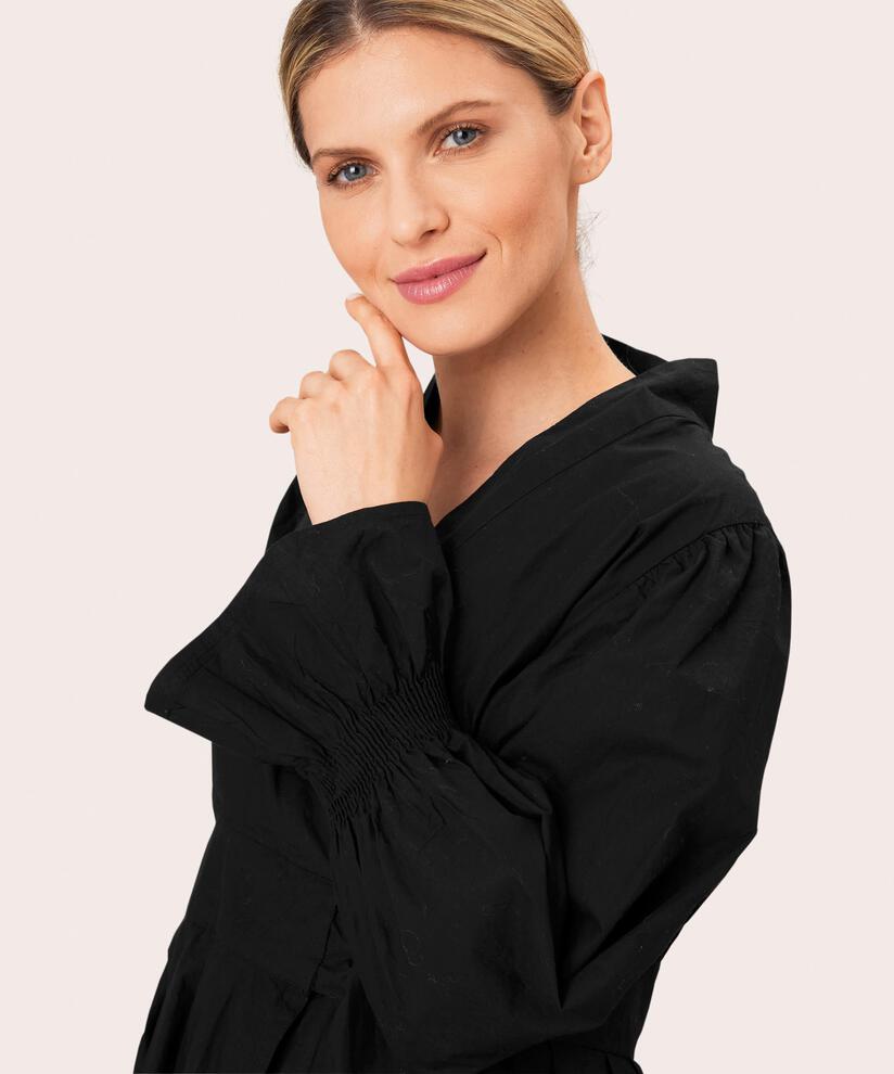 Julia Jakke, Black