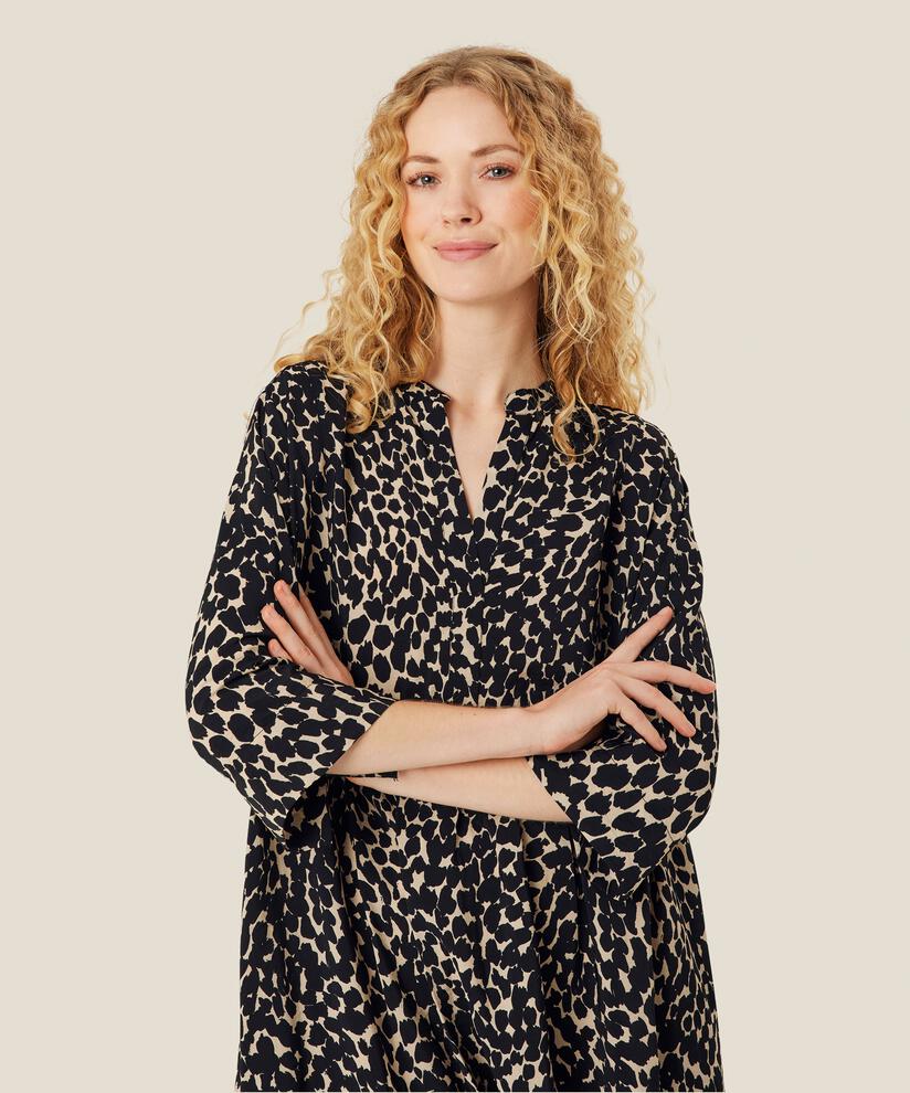 Nitzan Kjole, Black