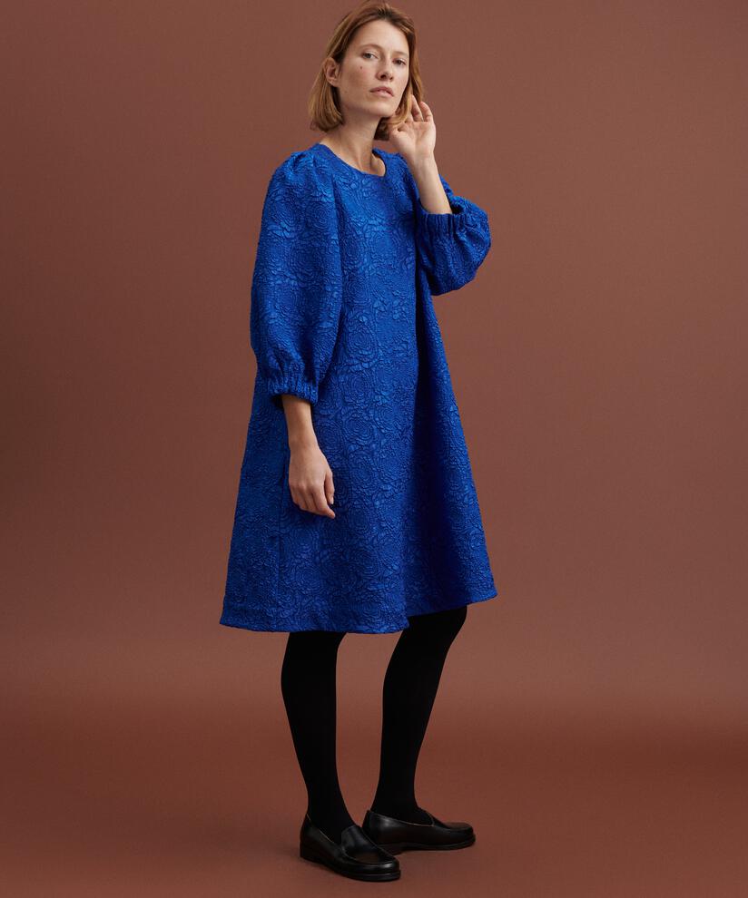 Nirisa Kjole, Surf the web