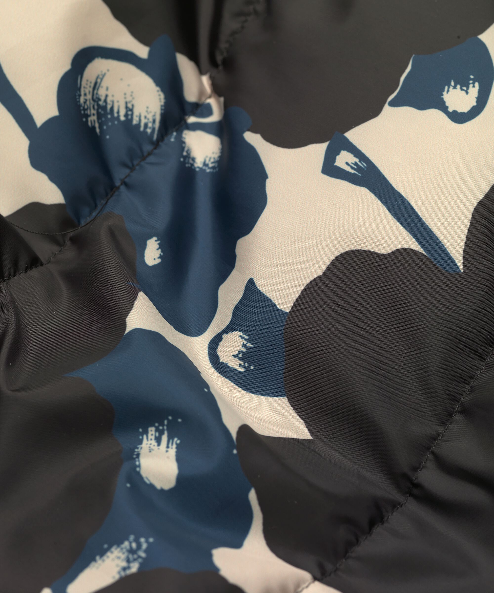 Thilde Dunfrakke, Moonlit Ocean