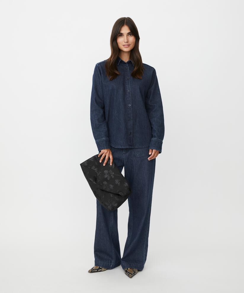 Requiel Taske, Black