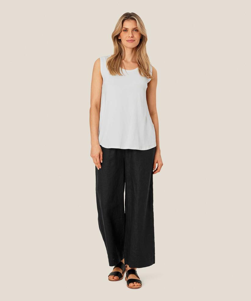 Parini Bukser, Black