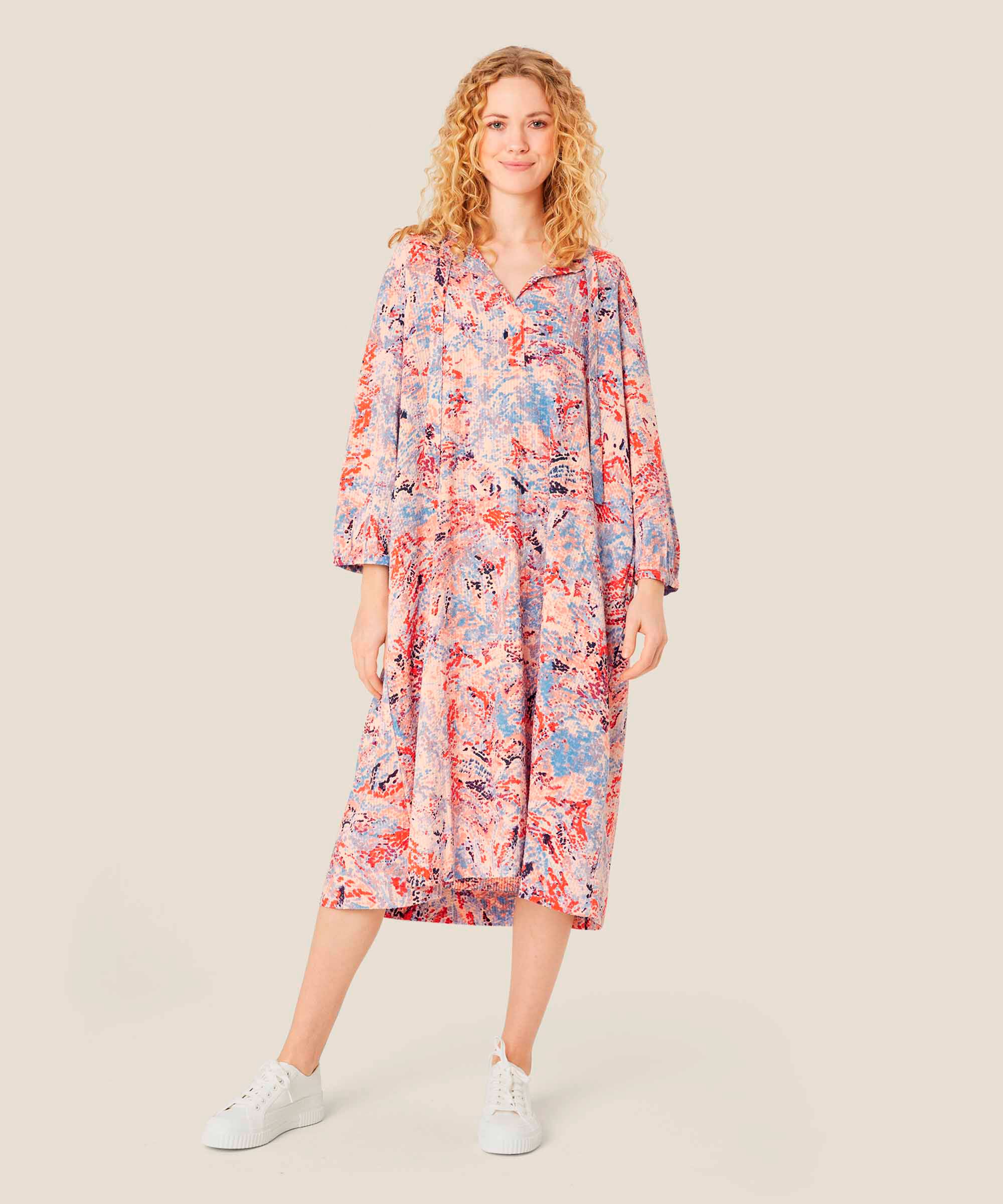 Nishat Kjole, Orange com