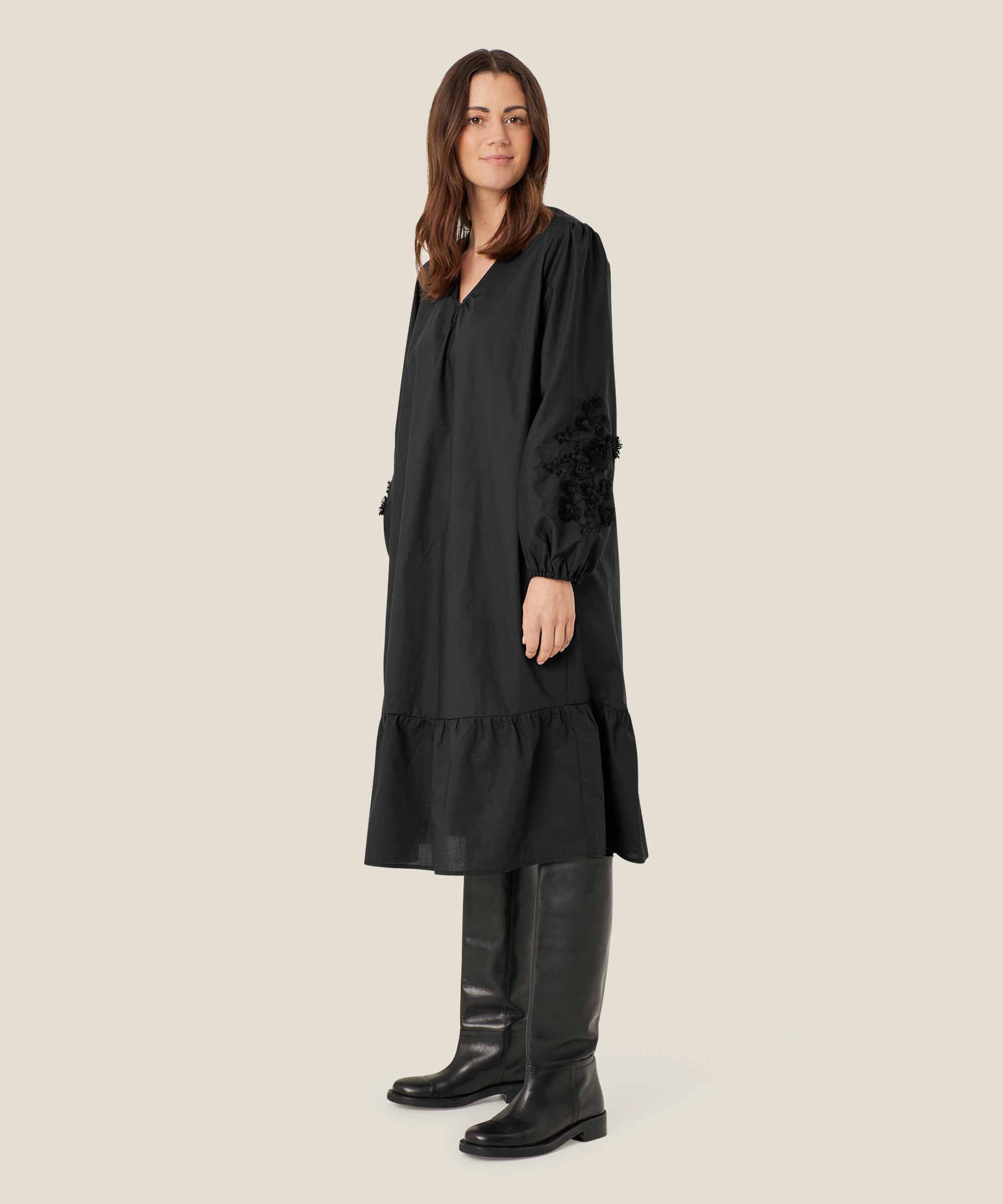 Najran Kjole, Black