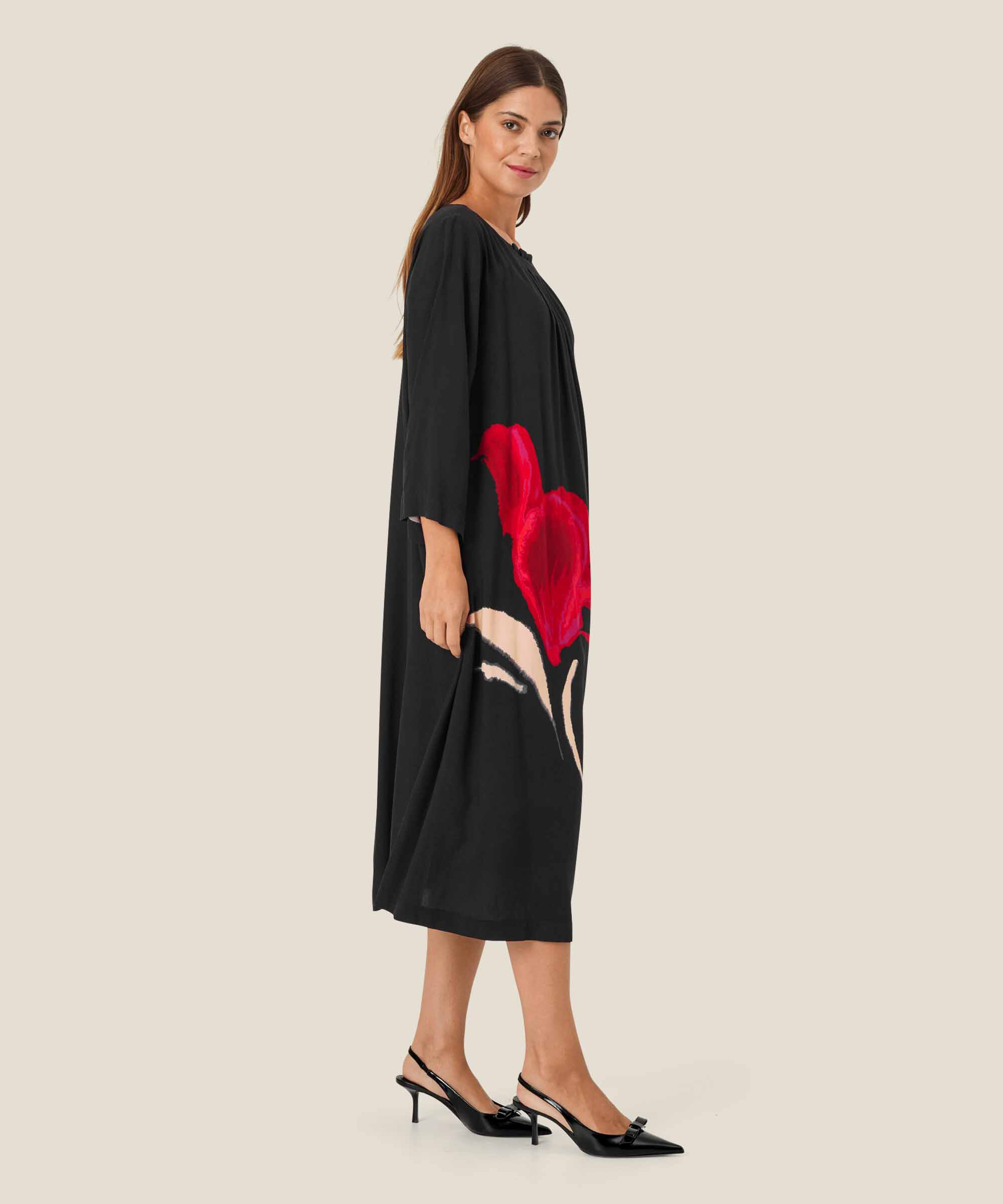 Nafiala Kjole, Haute Red