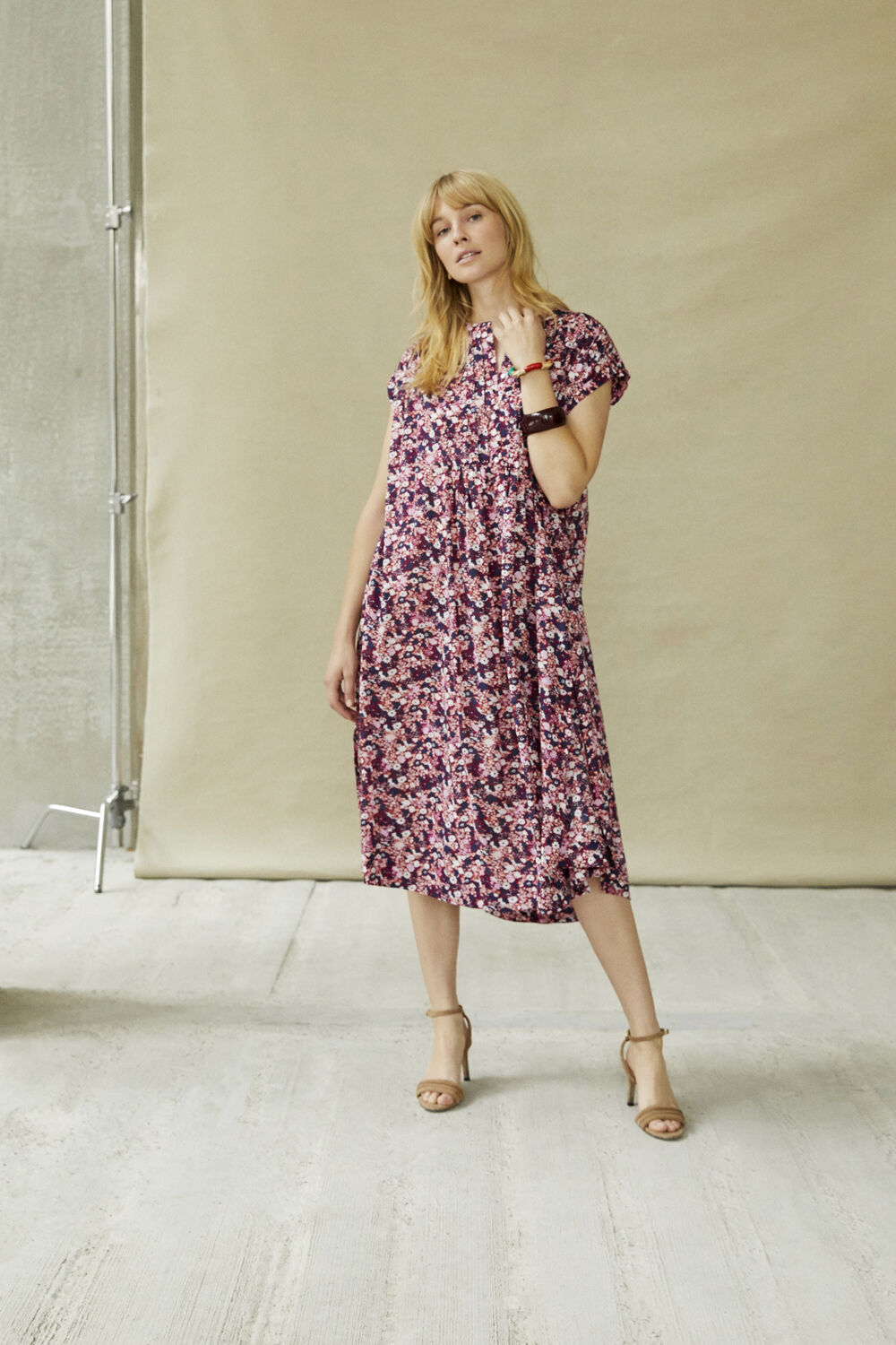 Nylifa Kjole - Beet Red, Renie Armb&aring;nd - Poinsettia, Raveira Armb&aring;nd - Beet Red