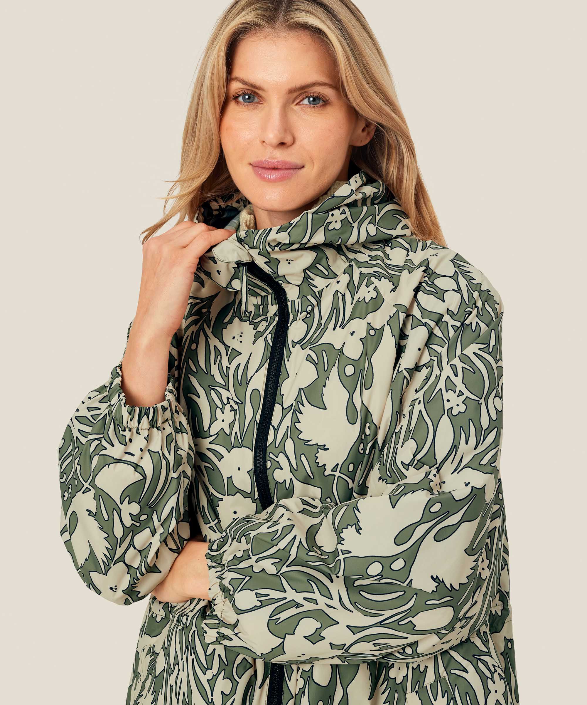 Trina Regnfrakke, D. Lichen Green