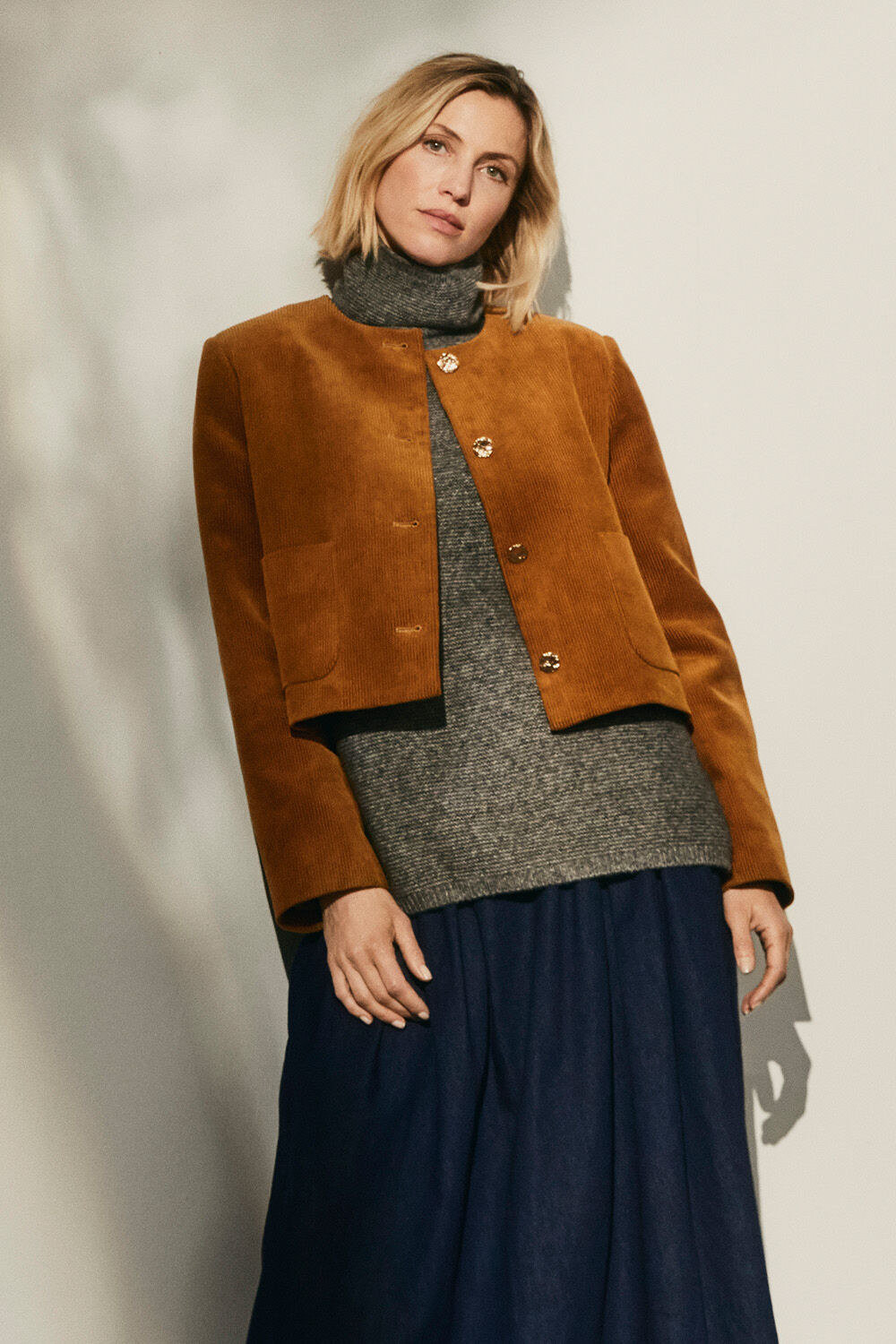 Janyra jakke - Medal Bronze, Faylin uldtop - M. Grey mel., Svanna Denim Nederdel - Raw Denim