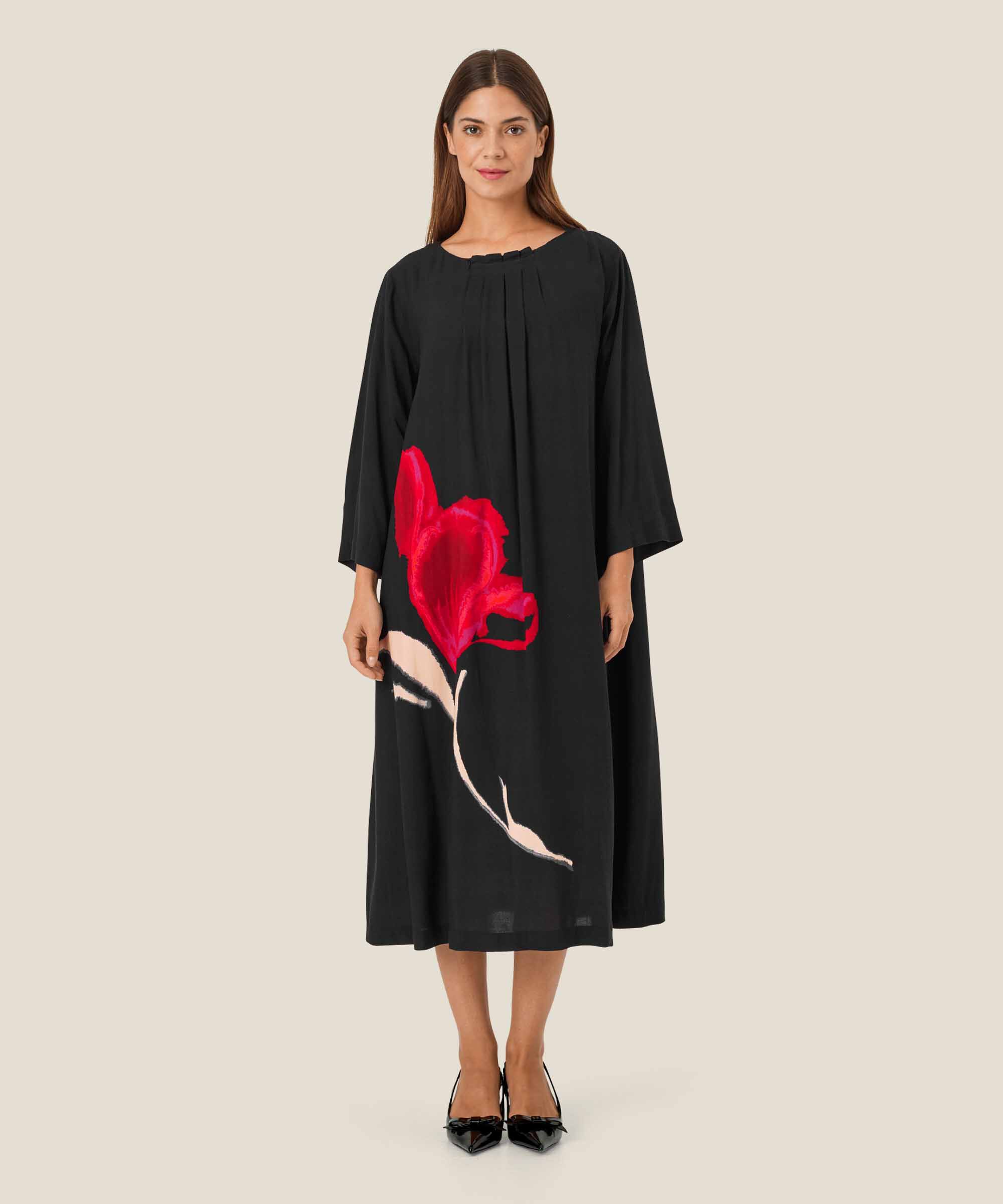 Nafiala Kjole, Haute Red