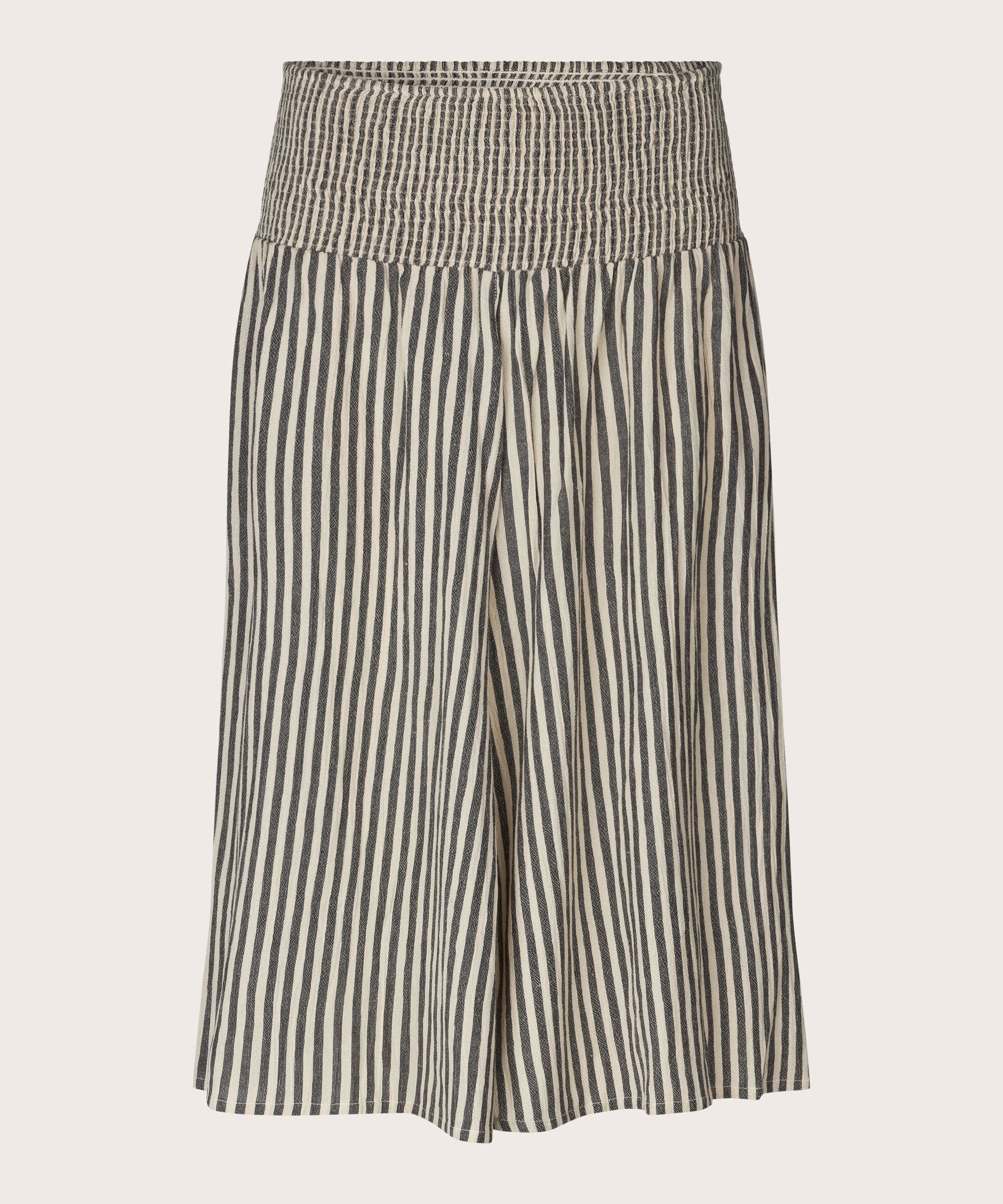 Sondra Nederdel, Black