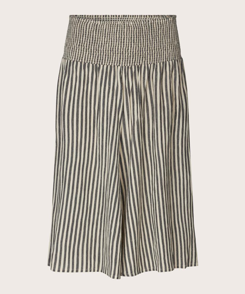 Sondra Nederdel, Black