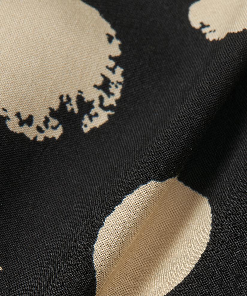 Patty Bukser, Black
