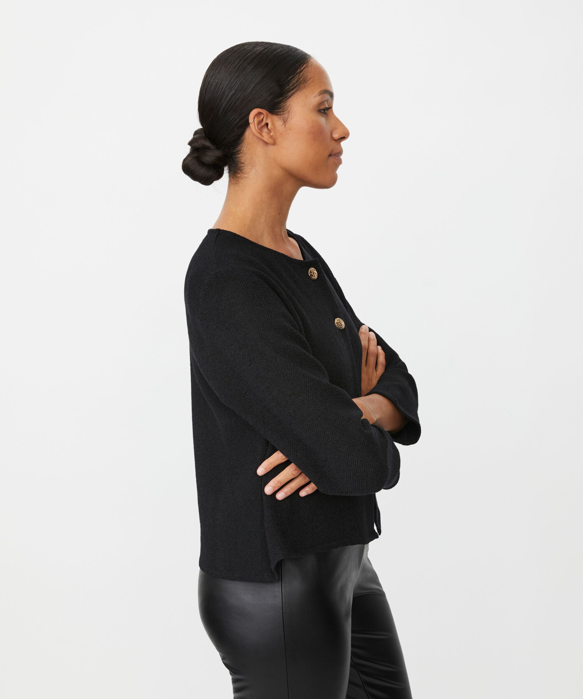 Julithra Jakke, Black