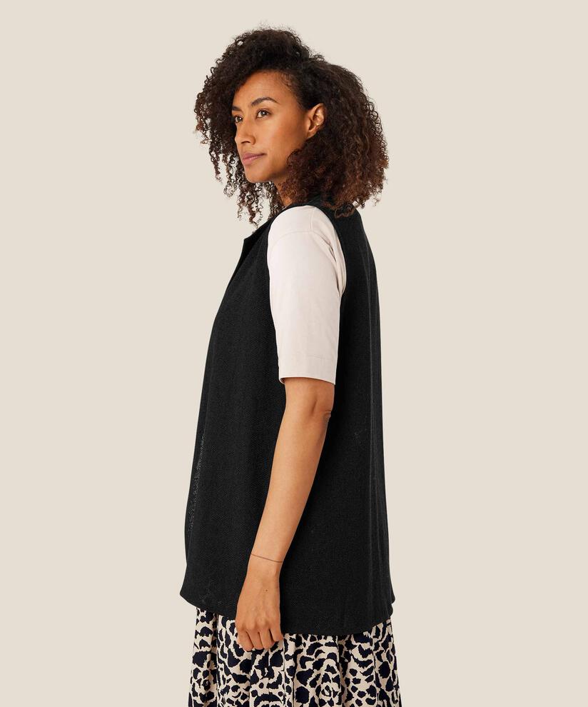 Jett Jakke, Black
