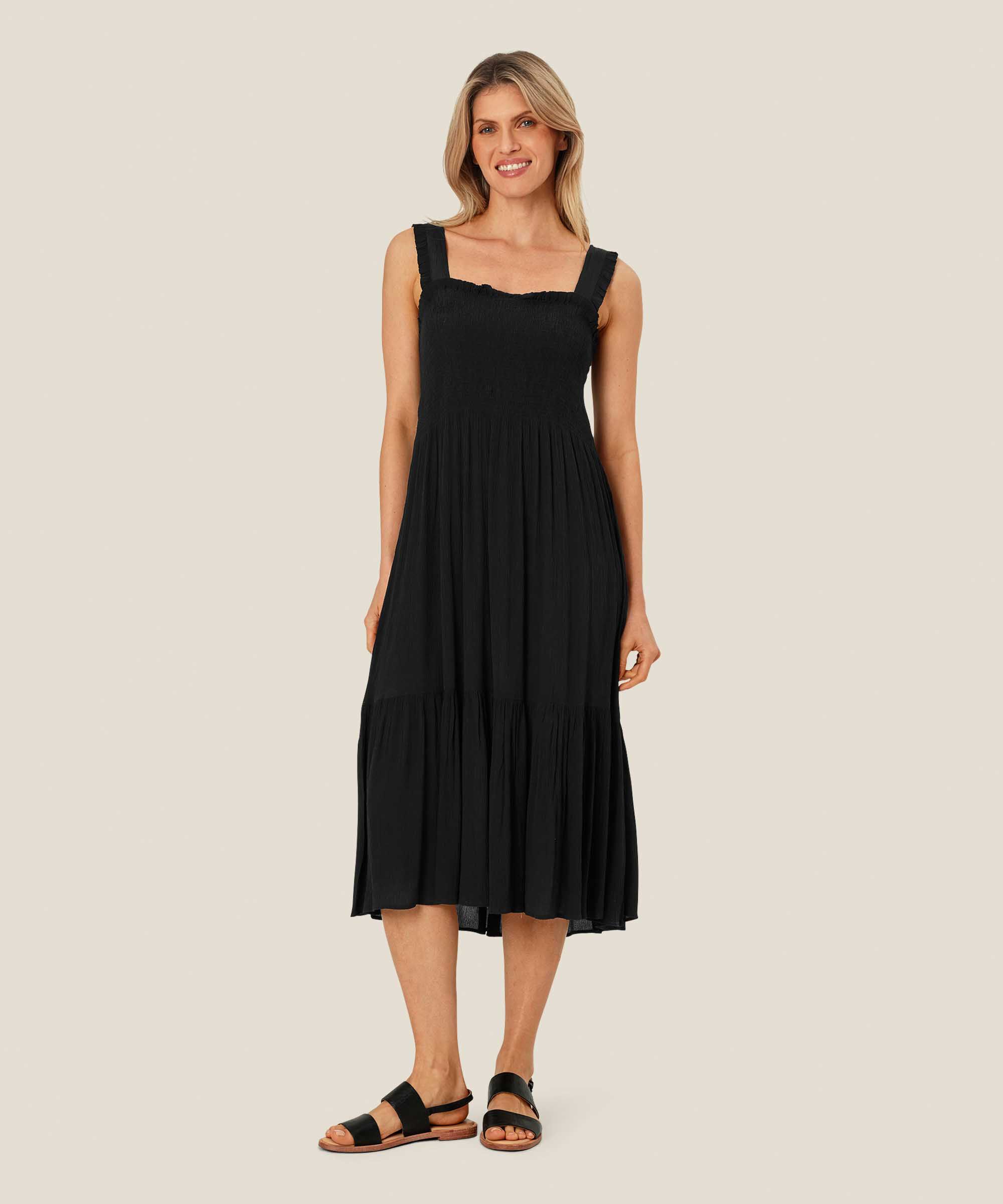 Orie Kjole, Black