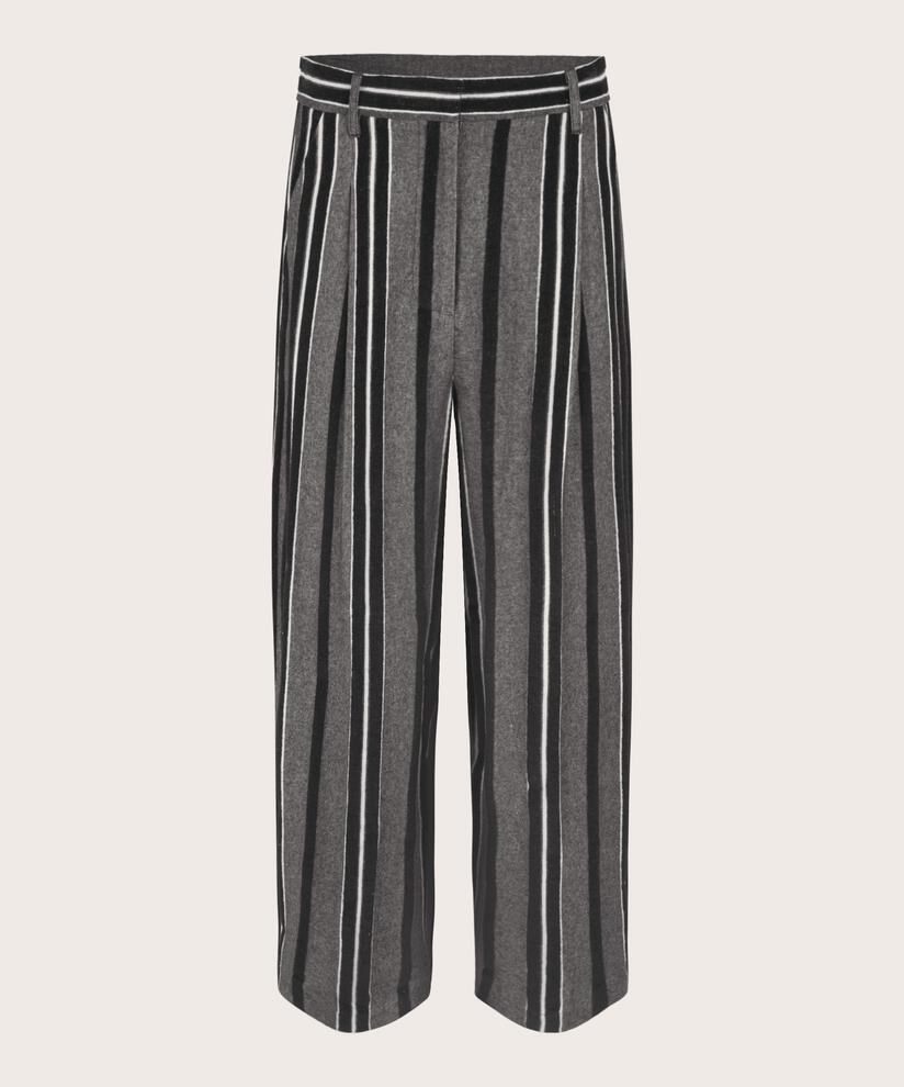 Piedad Bukser, Black