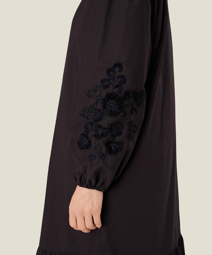 Najran Kjole, Black