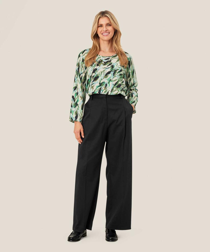 Pattigul Bukser, Black