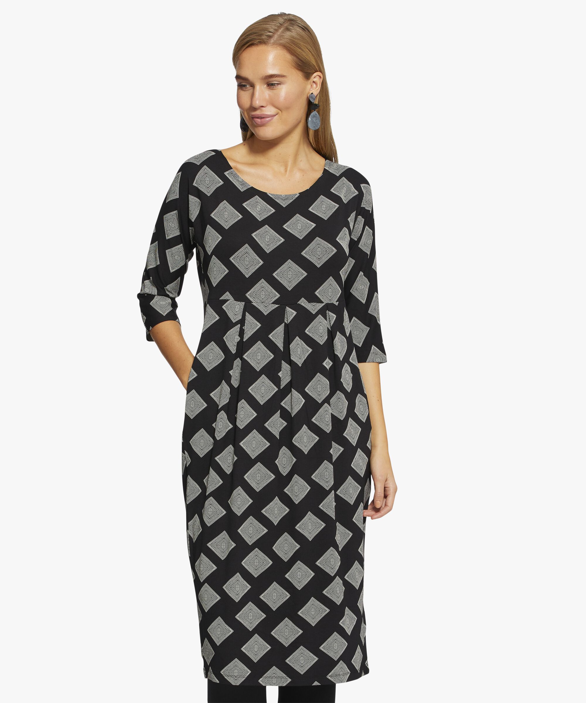 NIMA KJOLE, Black